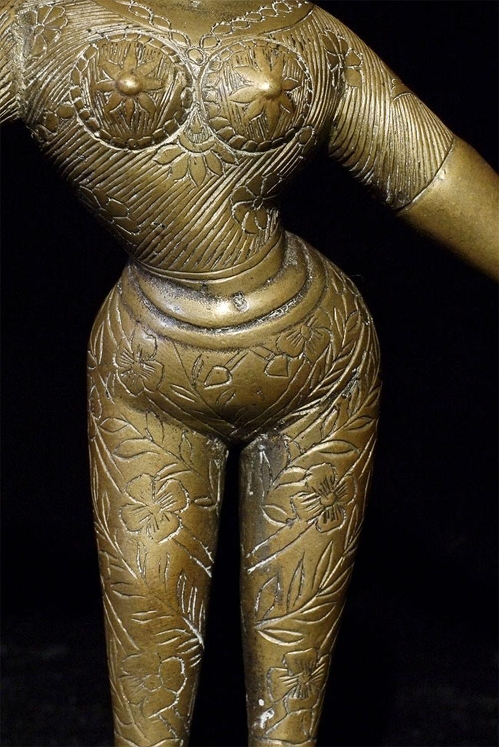 18thc Large Antique Solid Cast South Indian Female Deity, Uma 9668 For Sale 8