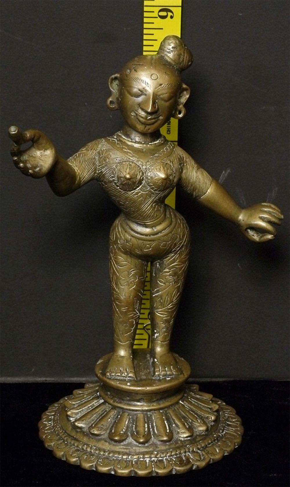 18thc Large Antique Solid Cast South Indian Female Deity, Uma 9668 For Sale 9