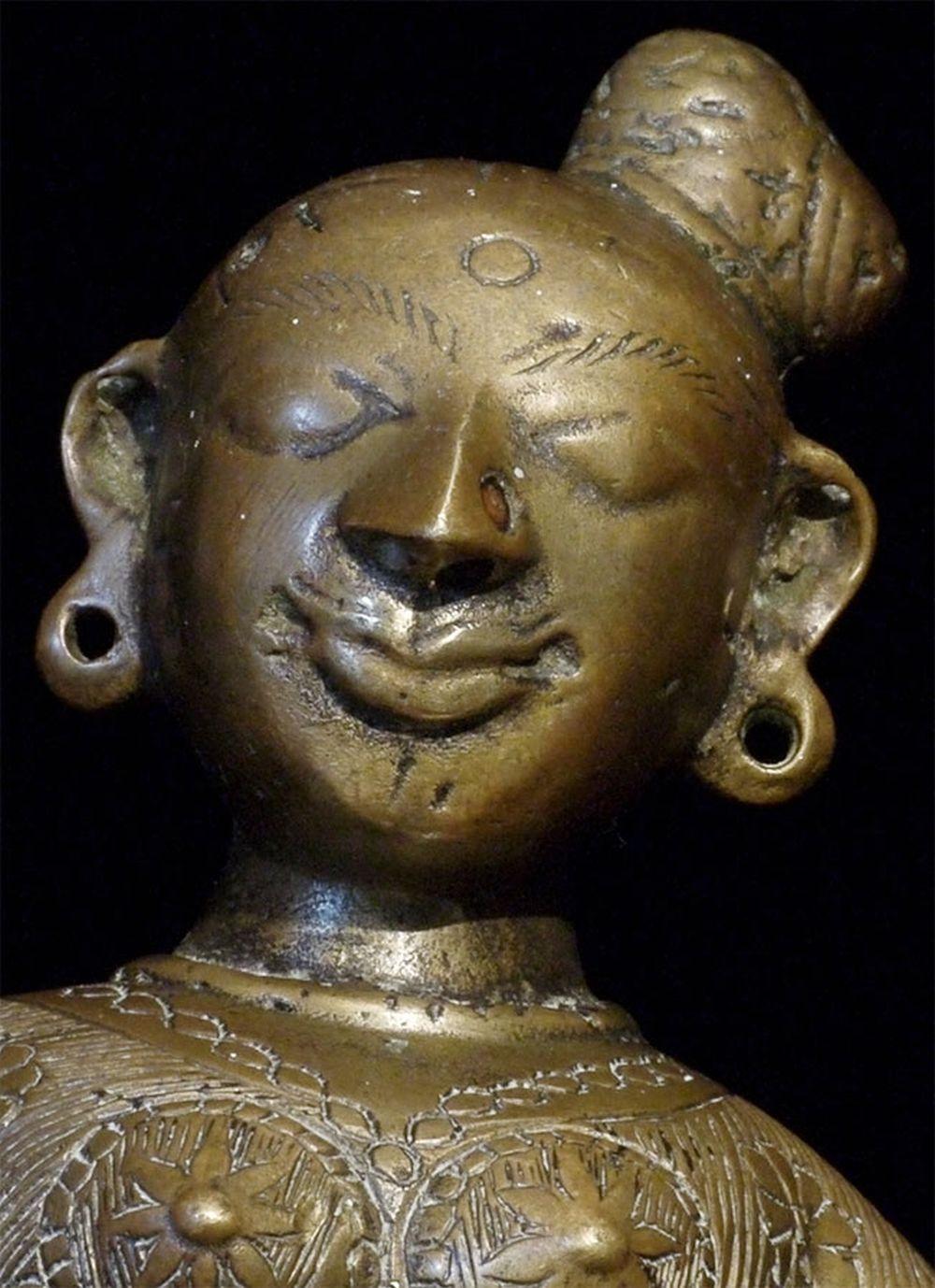 18thc Large Antique Solid Cast South Indian Female Deity, Uma 9668 For Sale 3