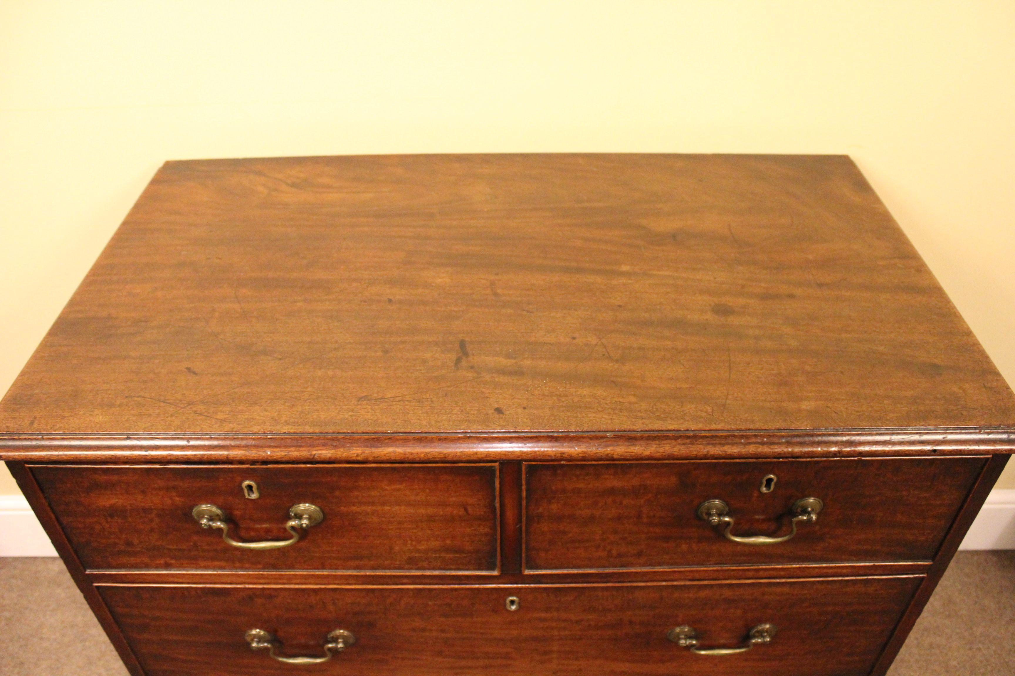 18thc. Mahogany Chest of Drawers For Sale 1