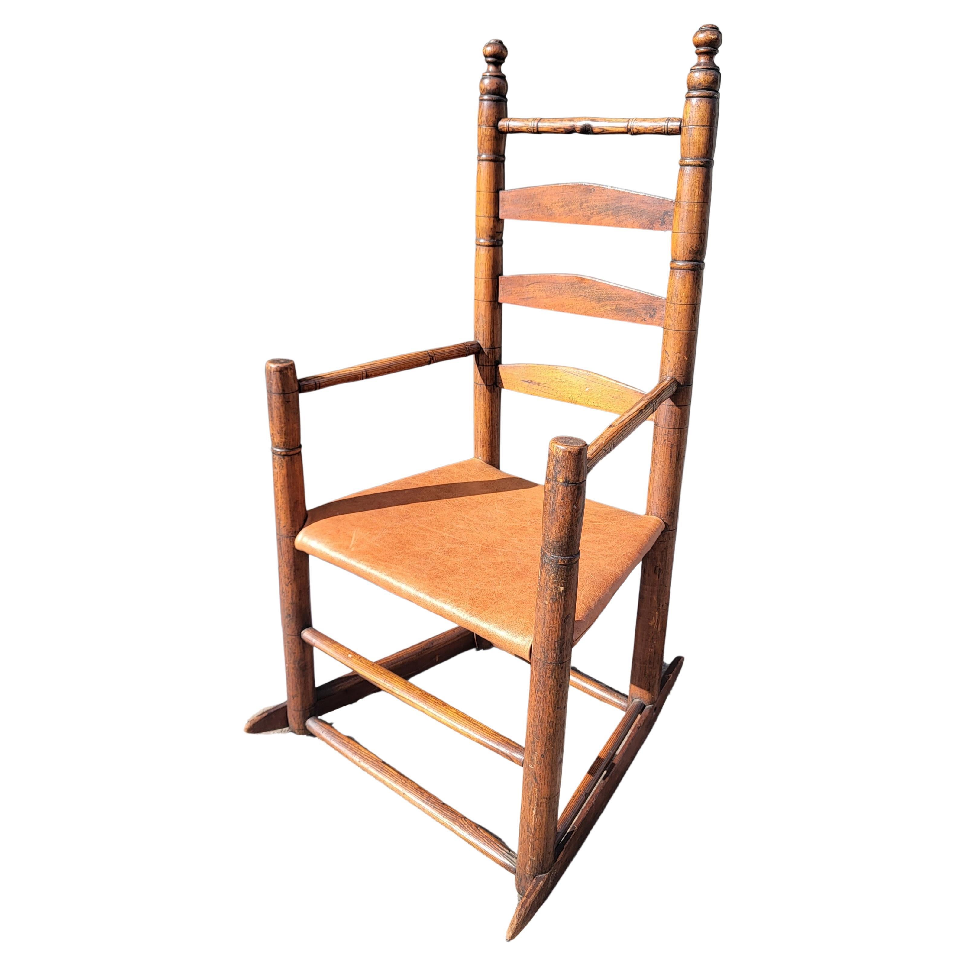18Thc  New England Ladder Back Rocking Chair (fauteuil à bascule)