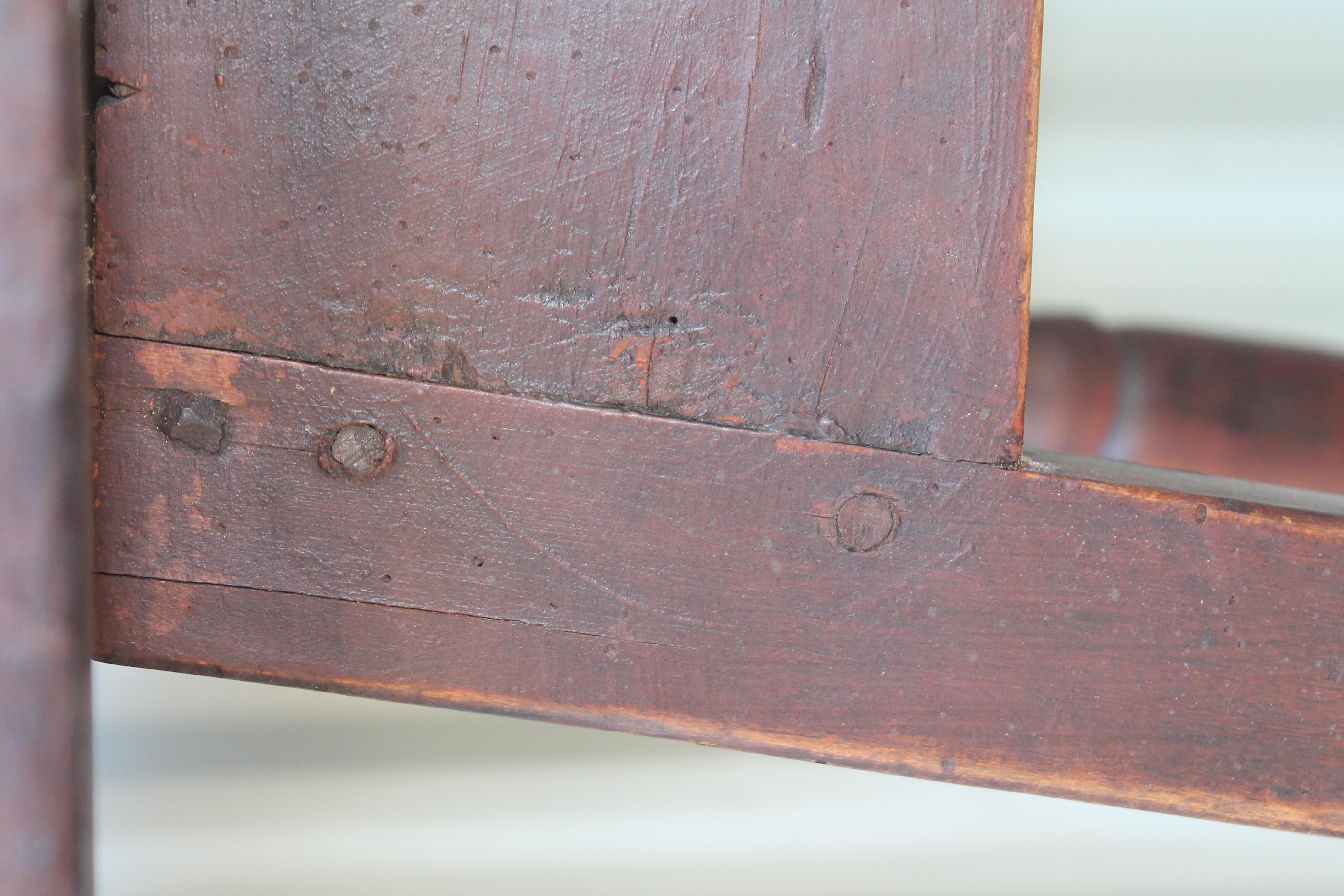 18th Century Tavern Table from New England In Distressed Condition In Los Angeles, CA