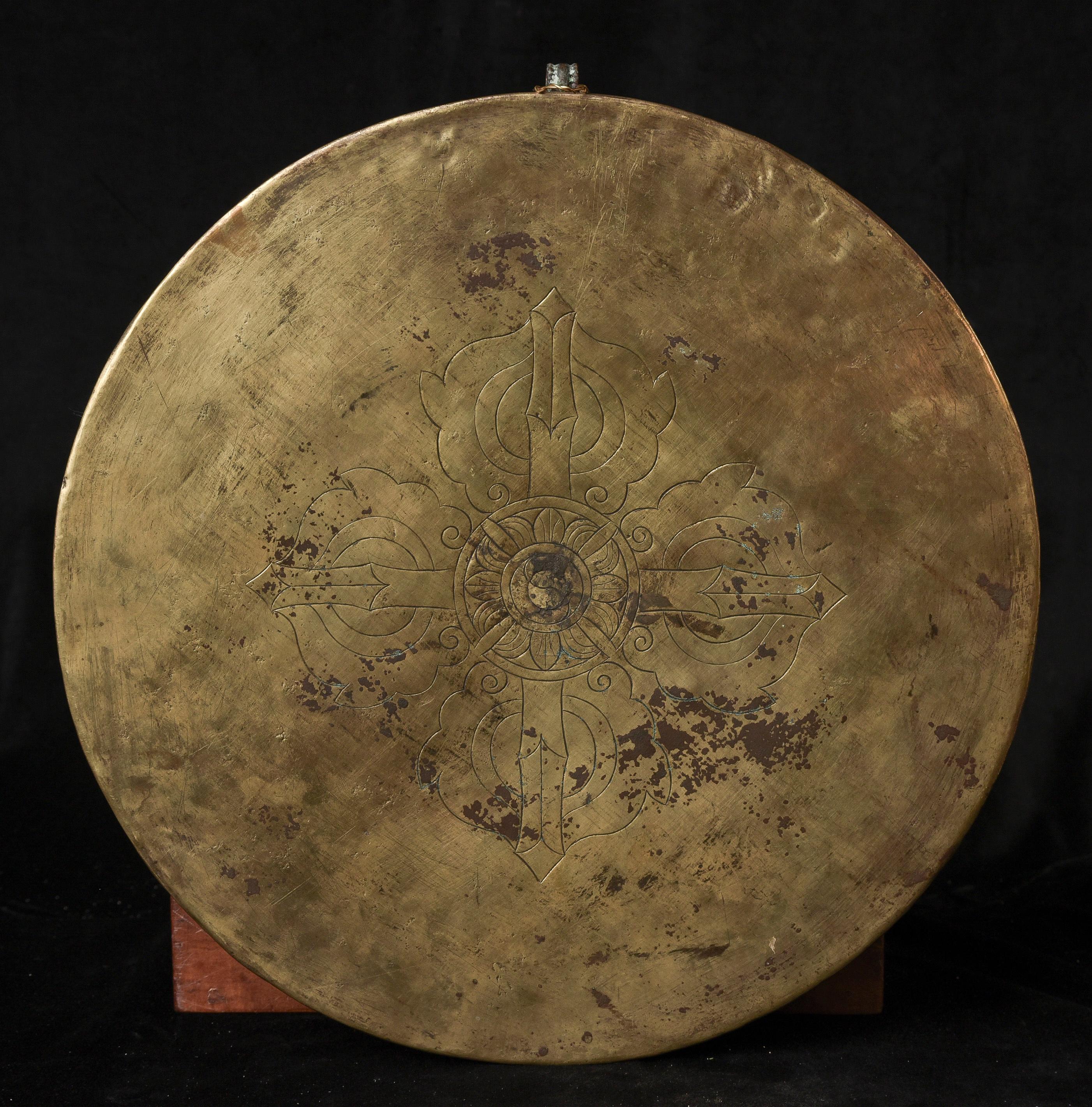 Redondel o relicario tibetano del siglo XVIII con el símbolo de Kalichakra 10246 Cobre en venta