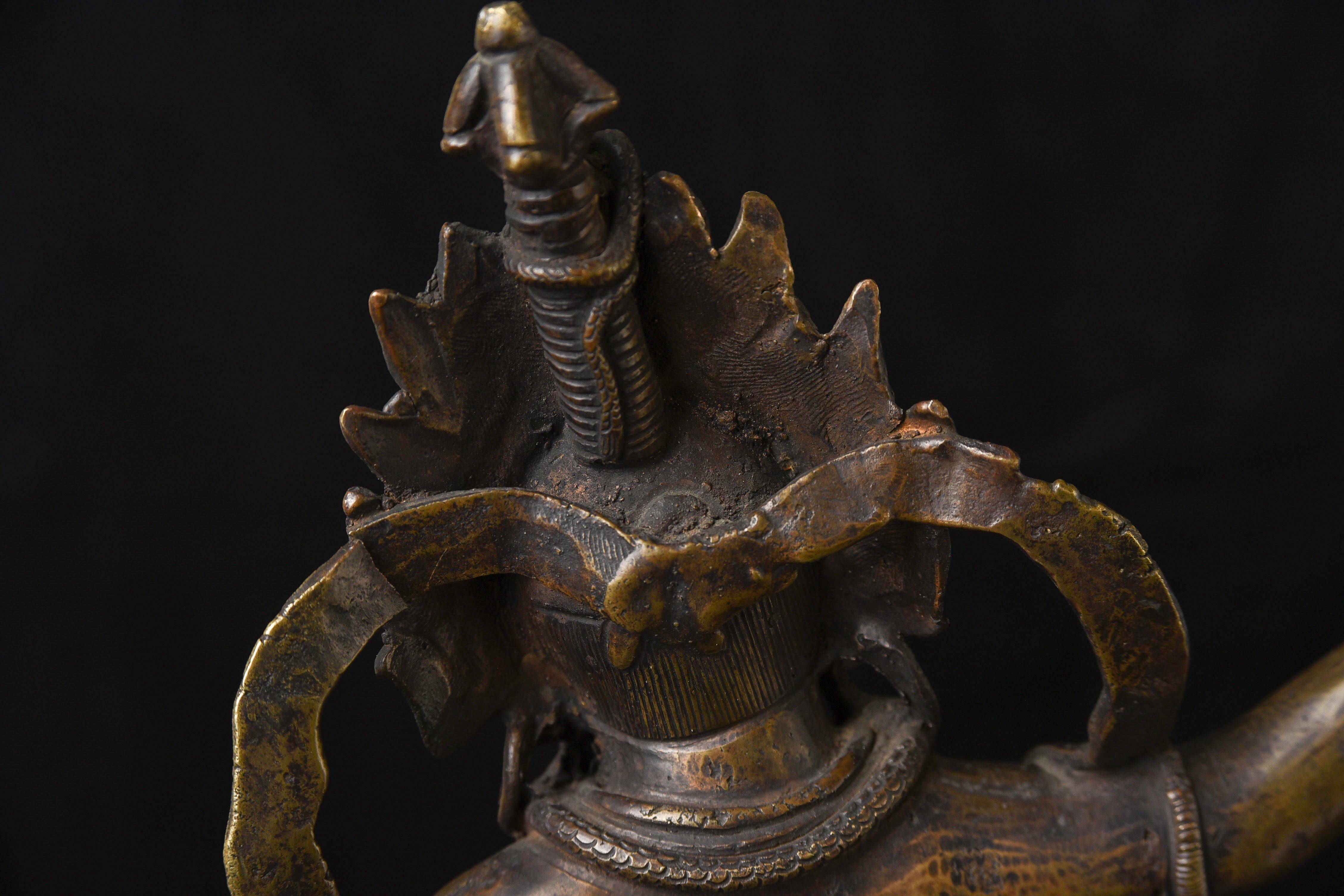 18thc Tibetan Bronze Protective Deity, Very Fine and Large Example.  For Sale 7