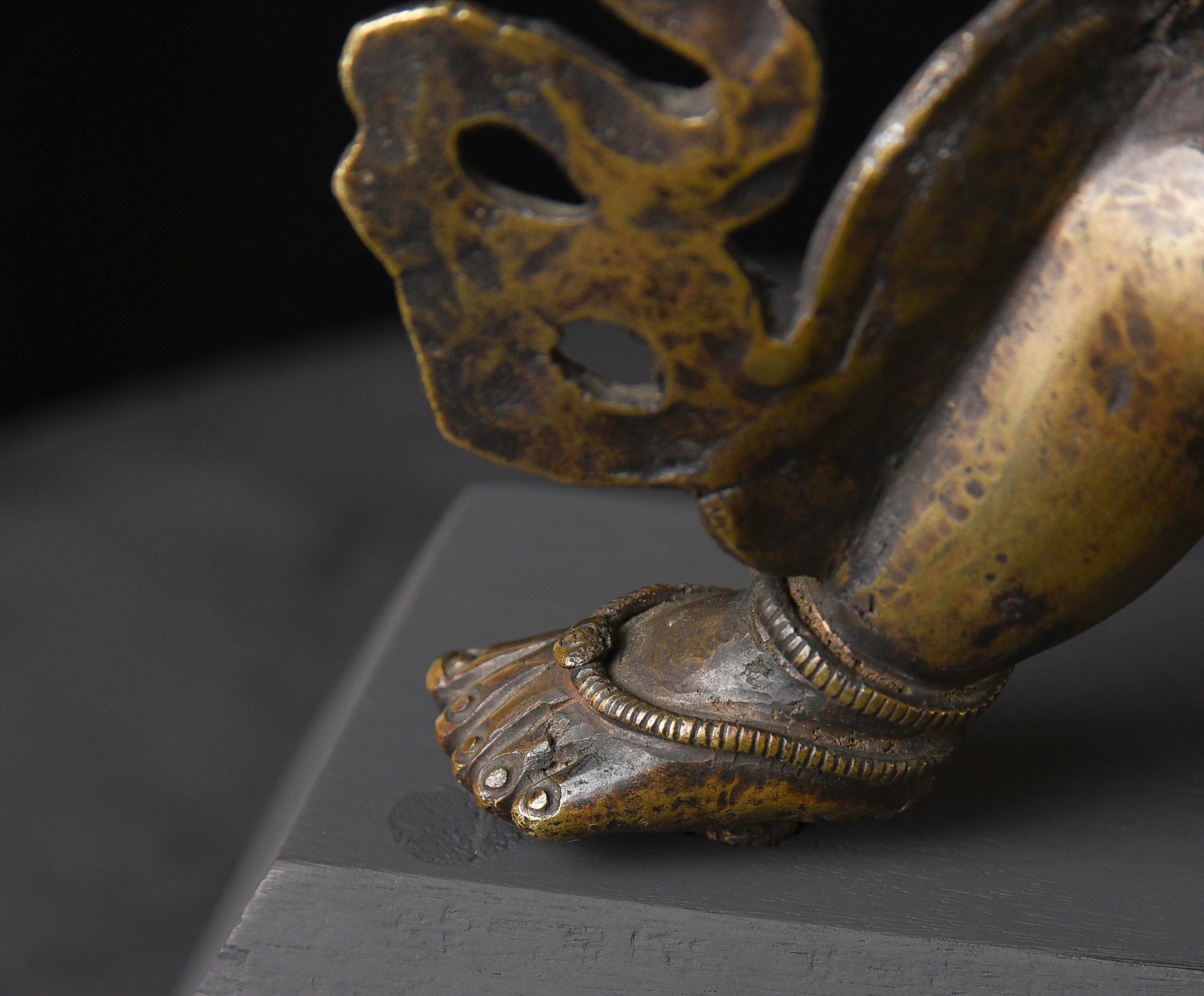 Deidad protectora tibetana de bronce del s. XVIII, ejemplar muy fino y de gran tamaño. en venta 8