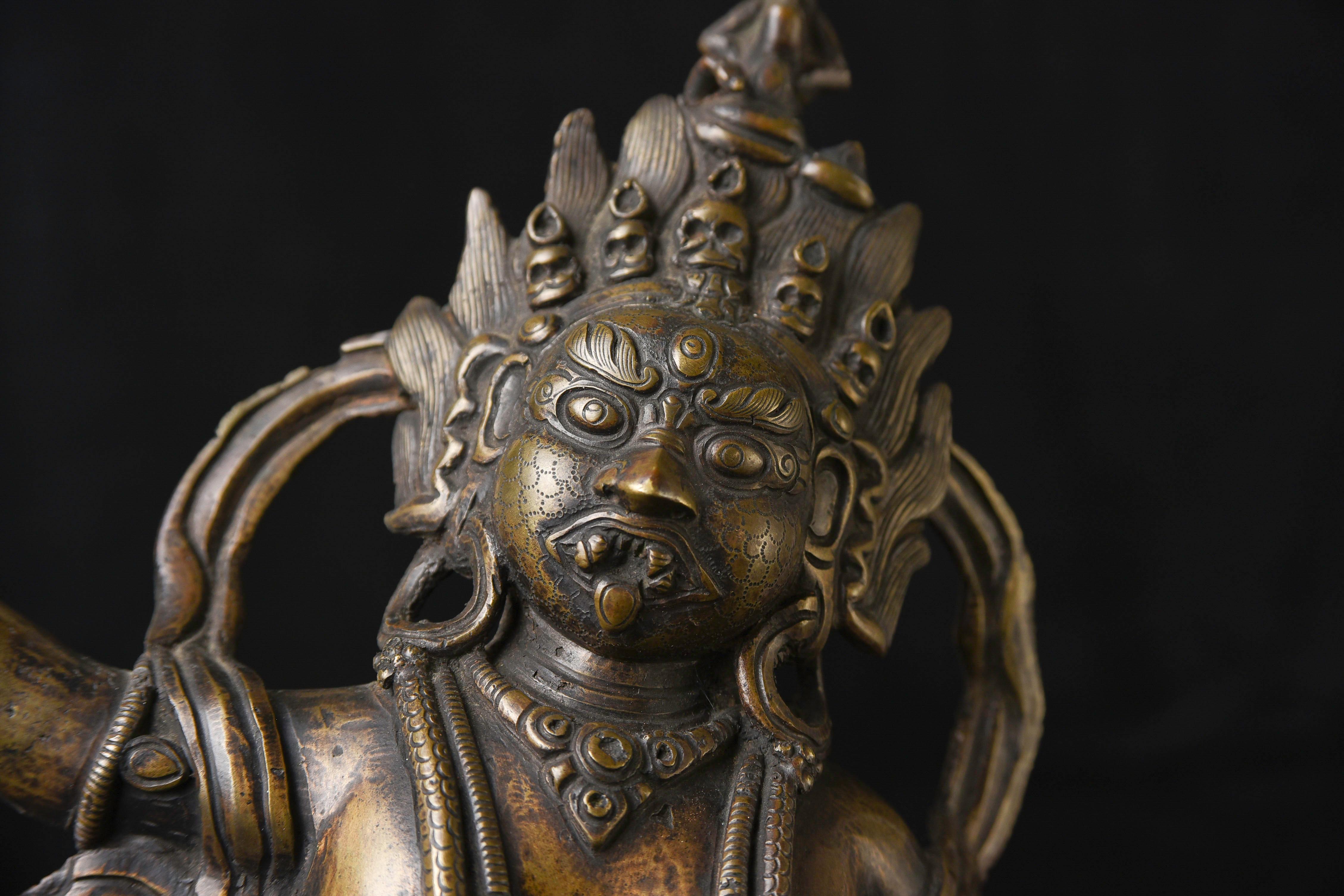 18thc Tibetan Bronze Protective Deity, Very Fine and Large Example.  For Sale 10