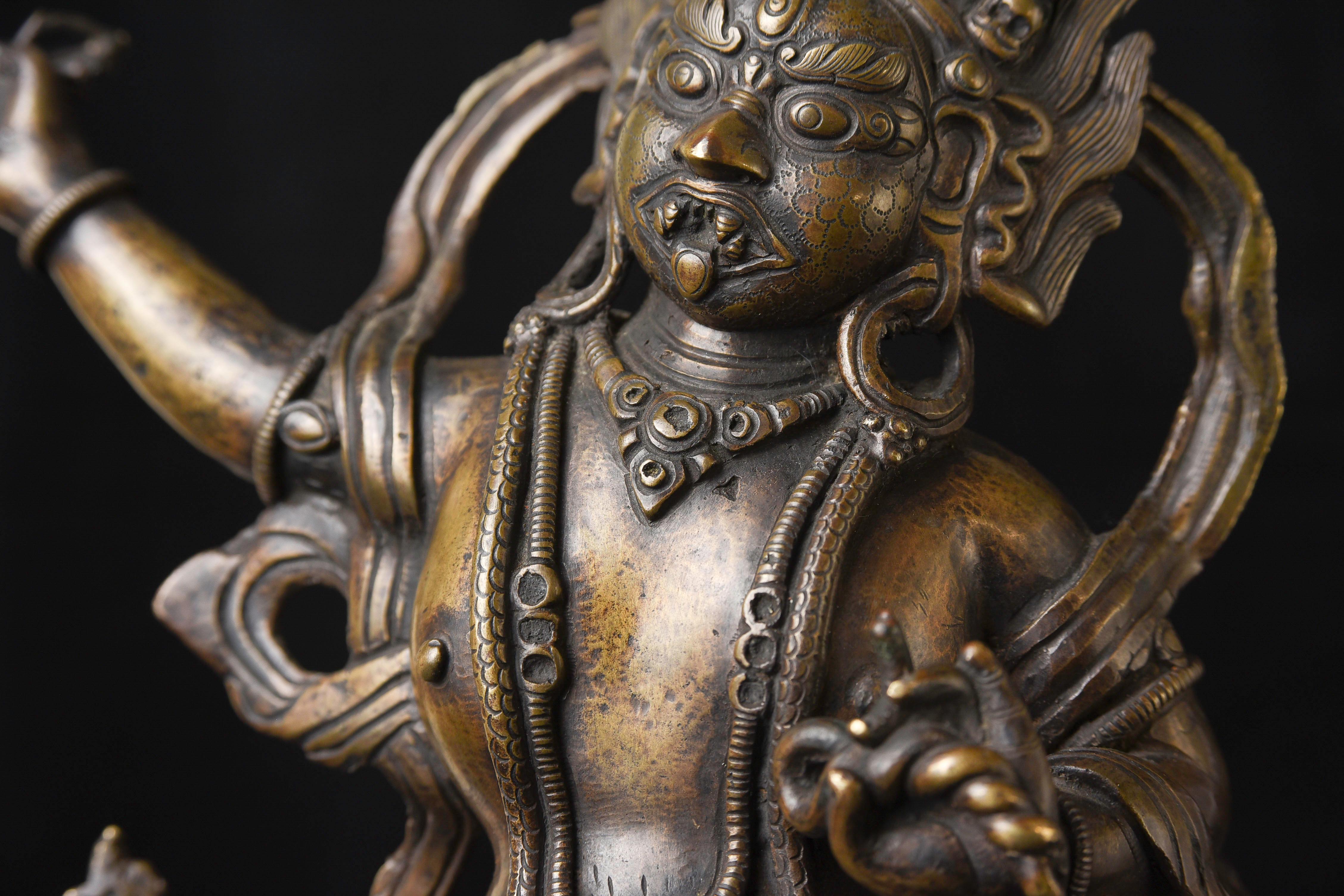 18thc Tibetan Bronze Protective Deity, Very Fine and Large Example.  For Sale 11