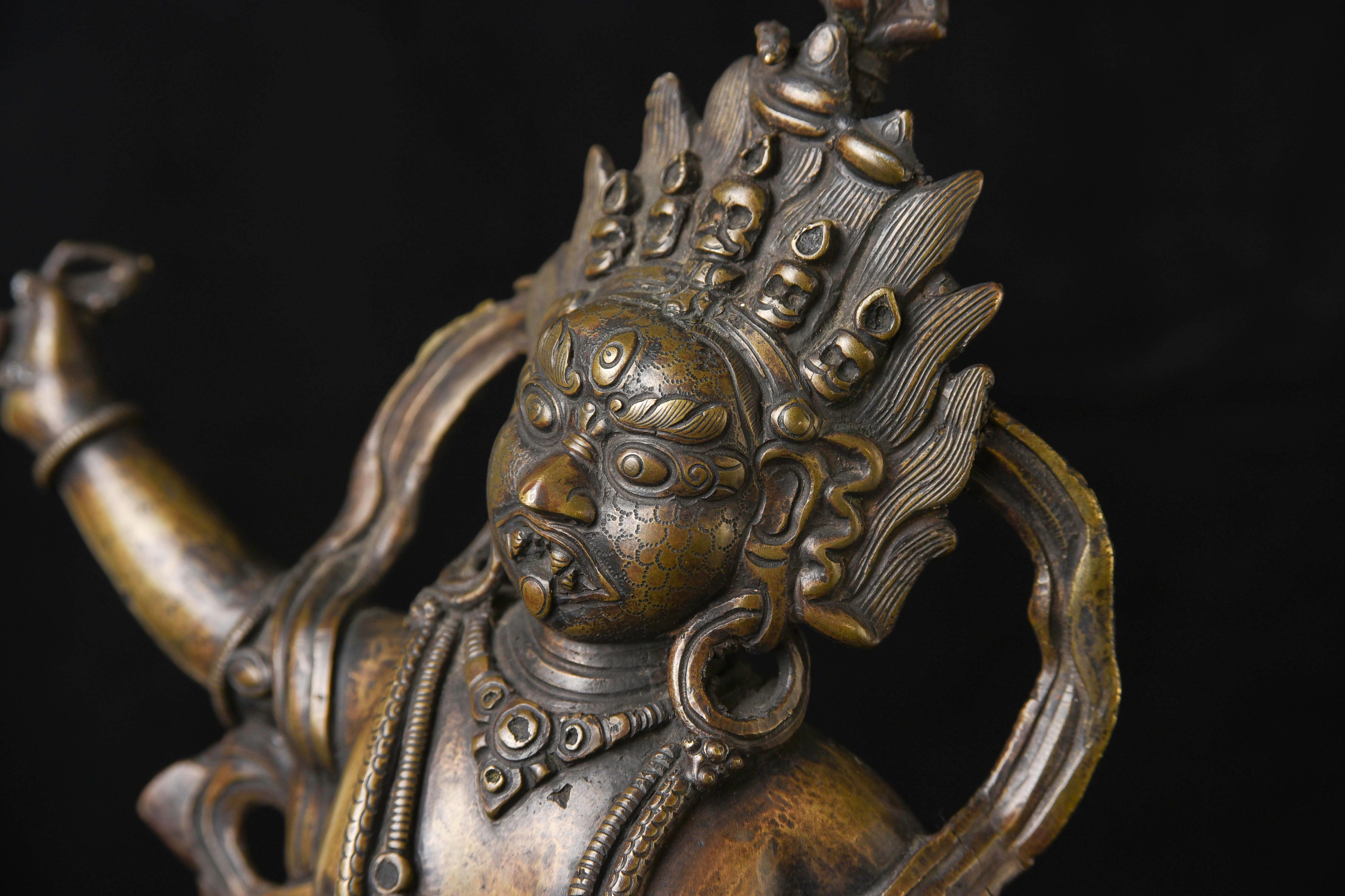 18thc Tibetan Bronze Protective Deity, Very Fine and Large Example.  For Sale 2