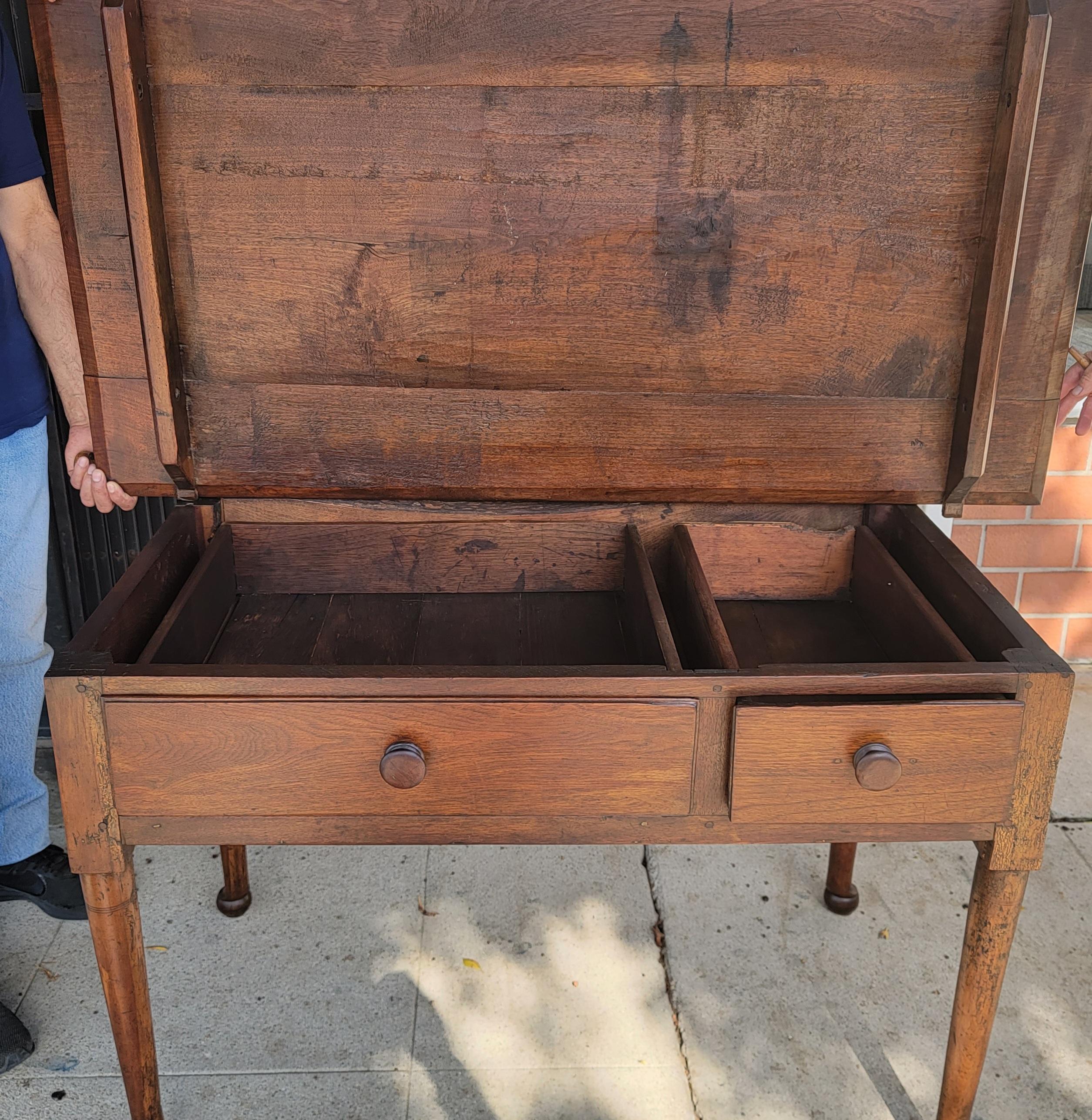 18thc Walnut Tavern Table with Drawers In Good Condition For Sale In Los Angeles, CA