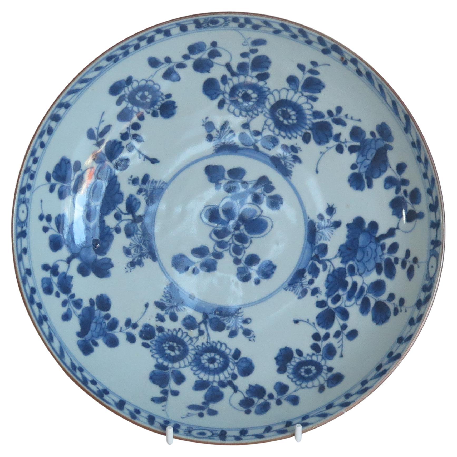 Chinese Porcelain Large deep Plate Blue & White, Qing late Kangxi circa 1720
