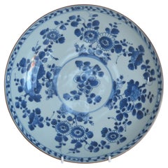 18th Century Chinese Porcelain Large Plate Blue & White, Qing Kangxi, circa 1720