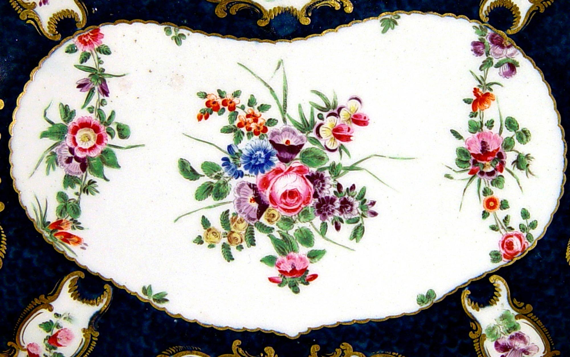 18thcentury First Period Worcester Porcelain Rococo Botanical Blue-Scale Dish For Sale 3