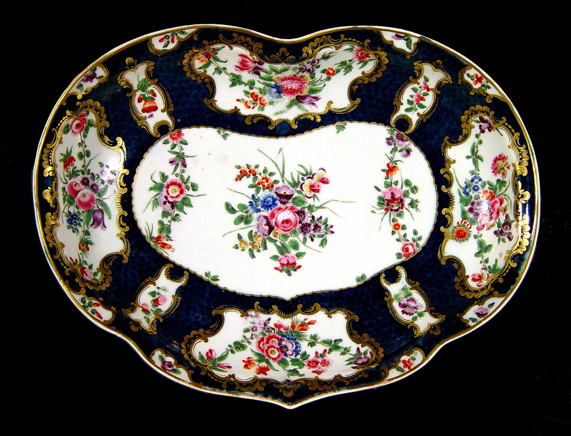 18thcentury First Period Worcester Porcelain Rococo Botanical Blue-Scale Dish For Sale 4