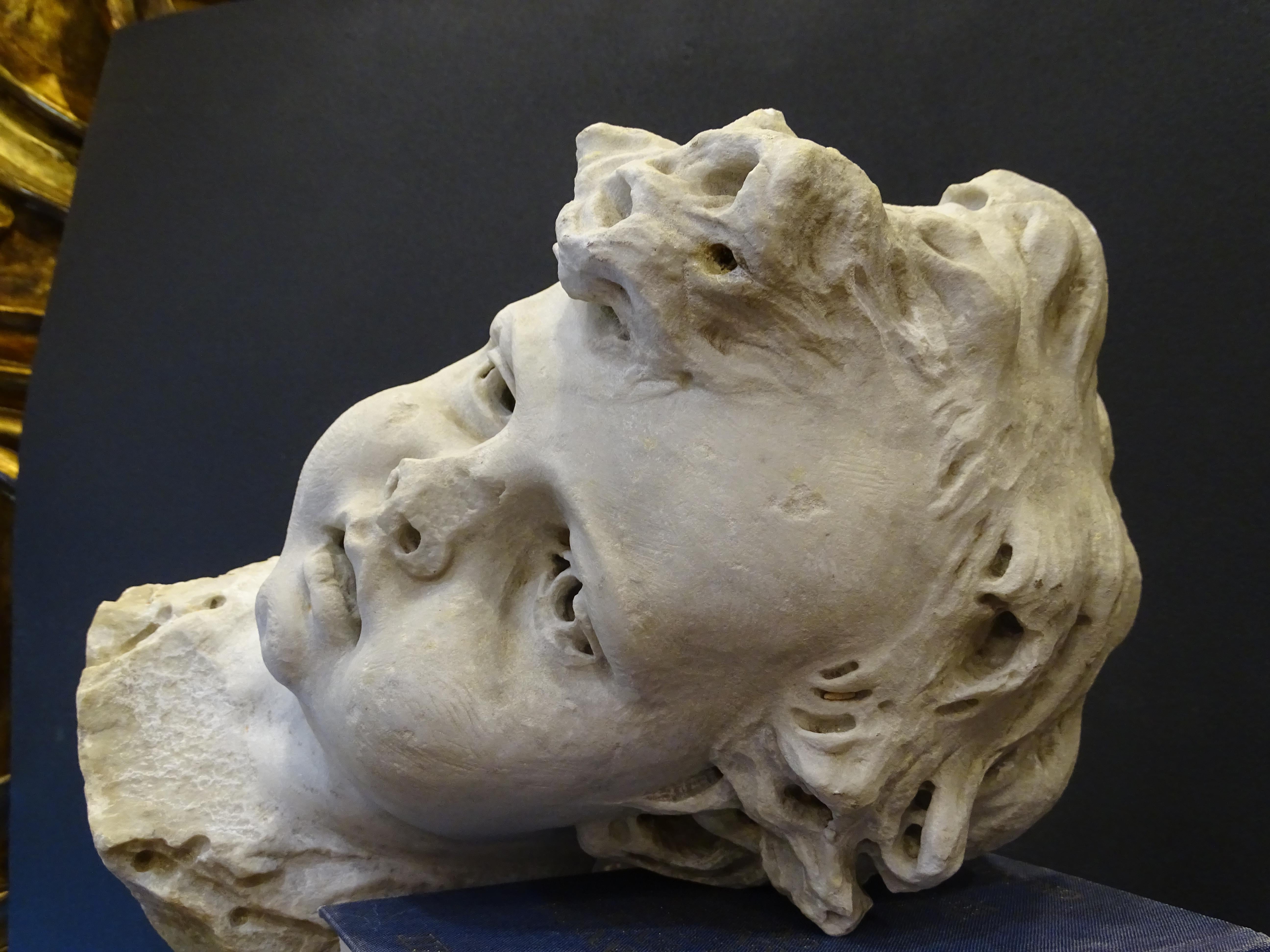 Buste d'enfant italien en marbre blanc du 18ème siècle, Carrare en vente 9
