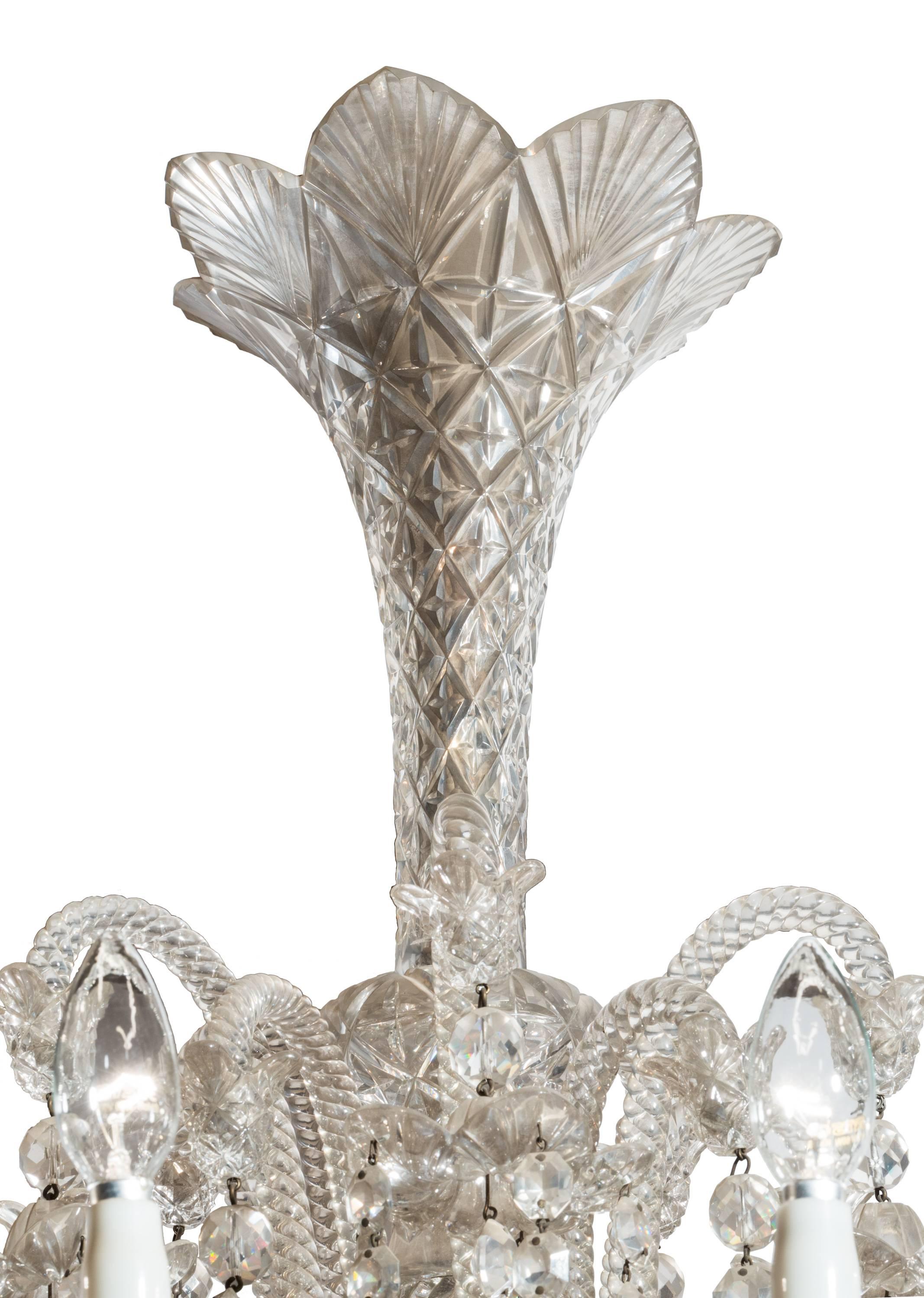 XIXe siècle Lustre ancien en cristal et verre de Baccarat du 19e siècle, de style néoclassique, à 36 Lights en vente