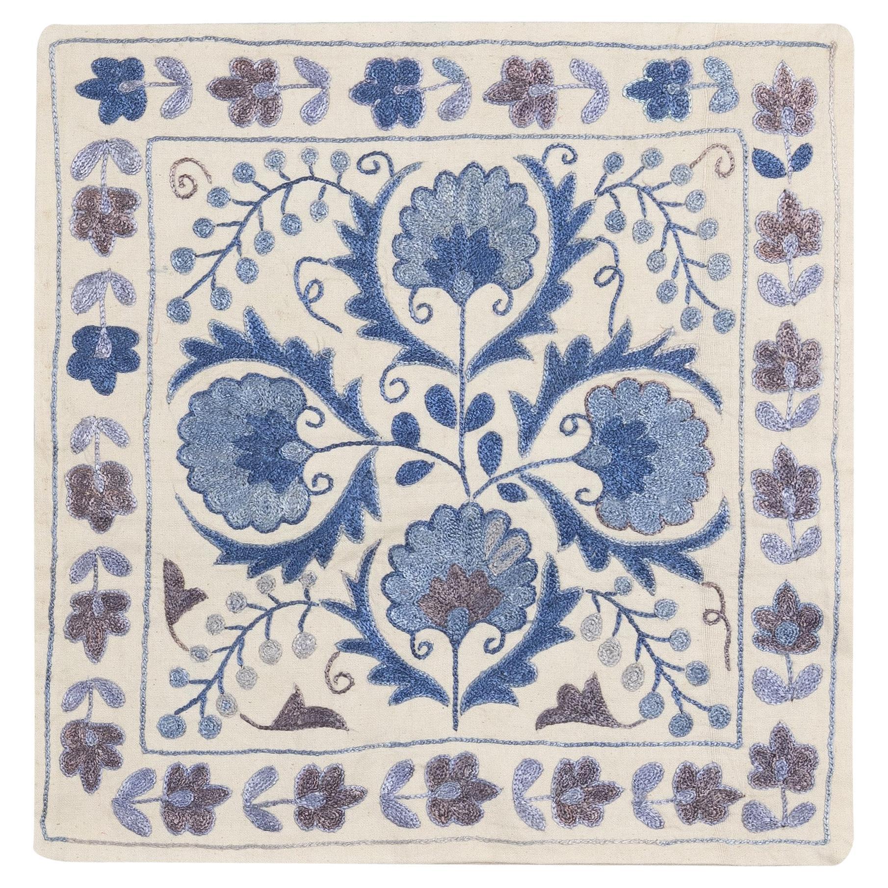 18 "x18" Handmade New Uzbek Silk Embroidered Suzani Cushion Cover in Blue & Cream en vente