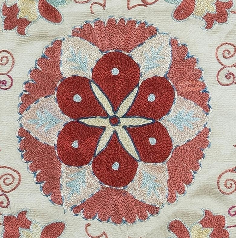 Decorative Suzani cushion cover made of hand embroidery silk on silk background, flowers and vine motifs, linen backing with zipper, no insert.

Delicate and specialised washing advised. Measures: 18