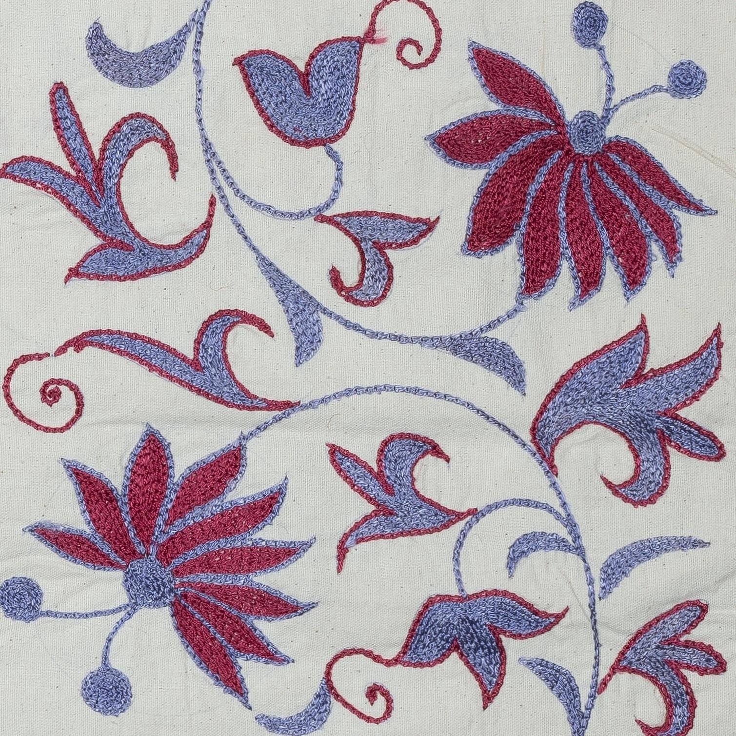 New Hand-Embroidered 100% Cotton Cushion Cover – Authentic Uzbek Textile Art

Bring a touch of Central Asian heritage to your home with this hand-embroidered 100% cotton Suzani pillowcase from Uzbekistan. Featuring intricate floral and geometric