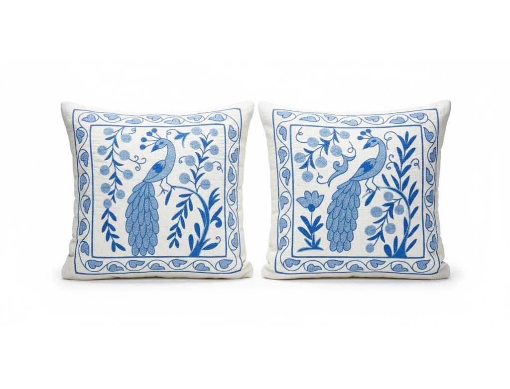 18 "x19" Lot de 2 housses de coussin en broderie de soie à motif d
oiseaux. Paire d
oreillers en dentelle en vente