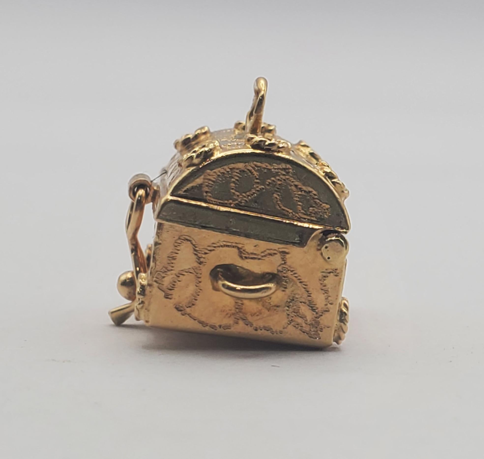 18Y Ornate Treasure Chest Charm/Pendant with Hidden Pearl Treasure In Good Condition For Sale In Pittsburgh, PA