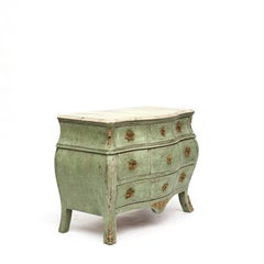 18’th-19th Century Swedish Period Rococo Bombé Chest of Drawers