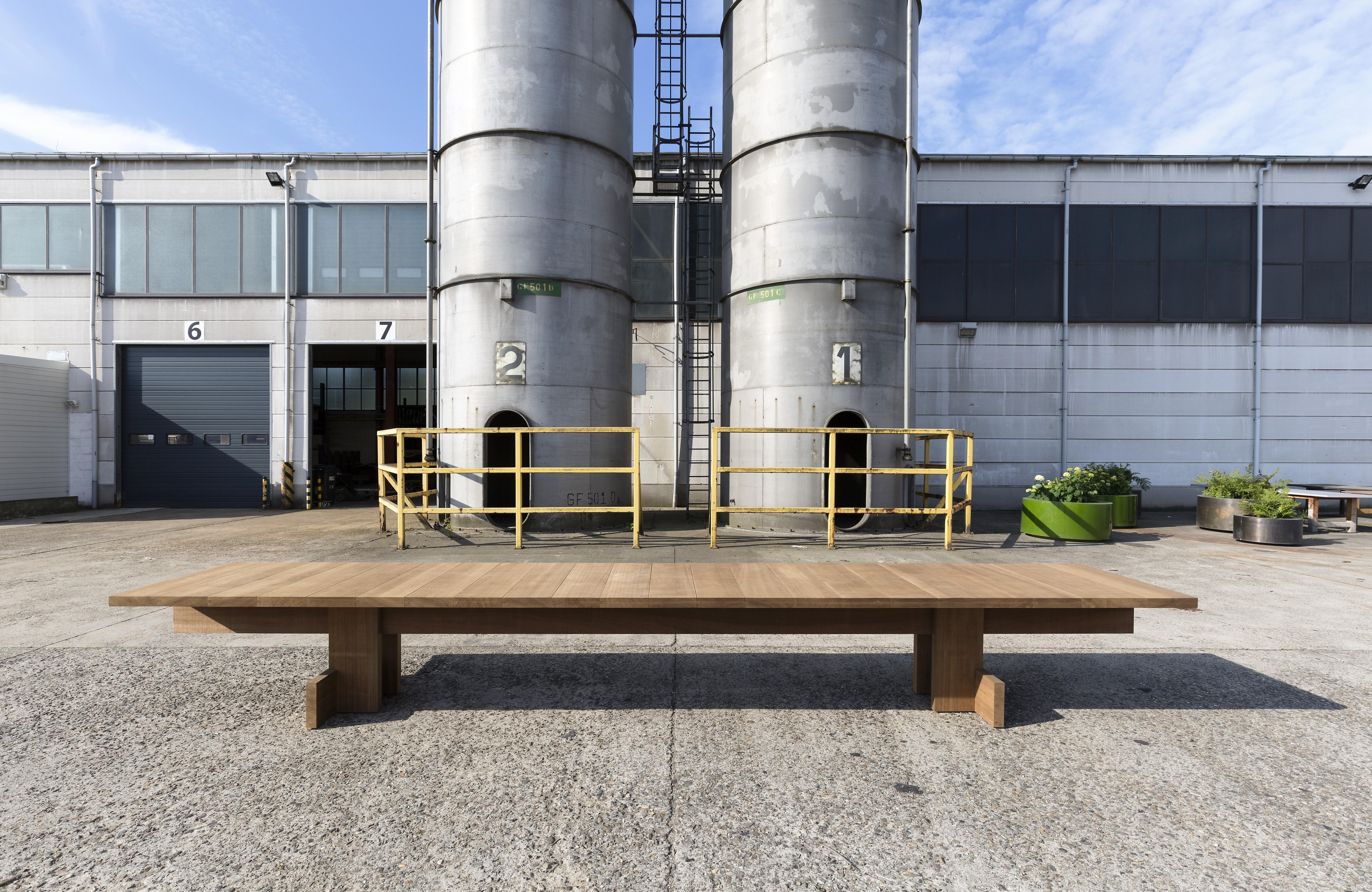 Table de salle à manger en bois brutaliste 19'-7