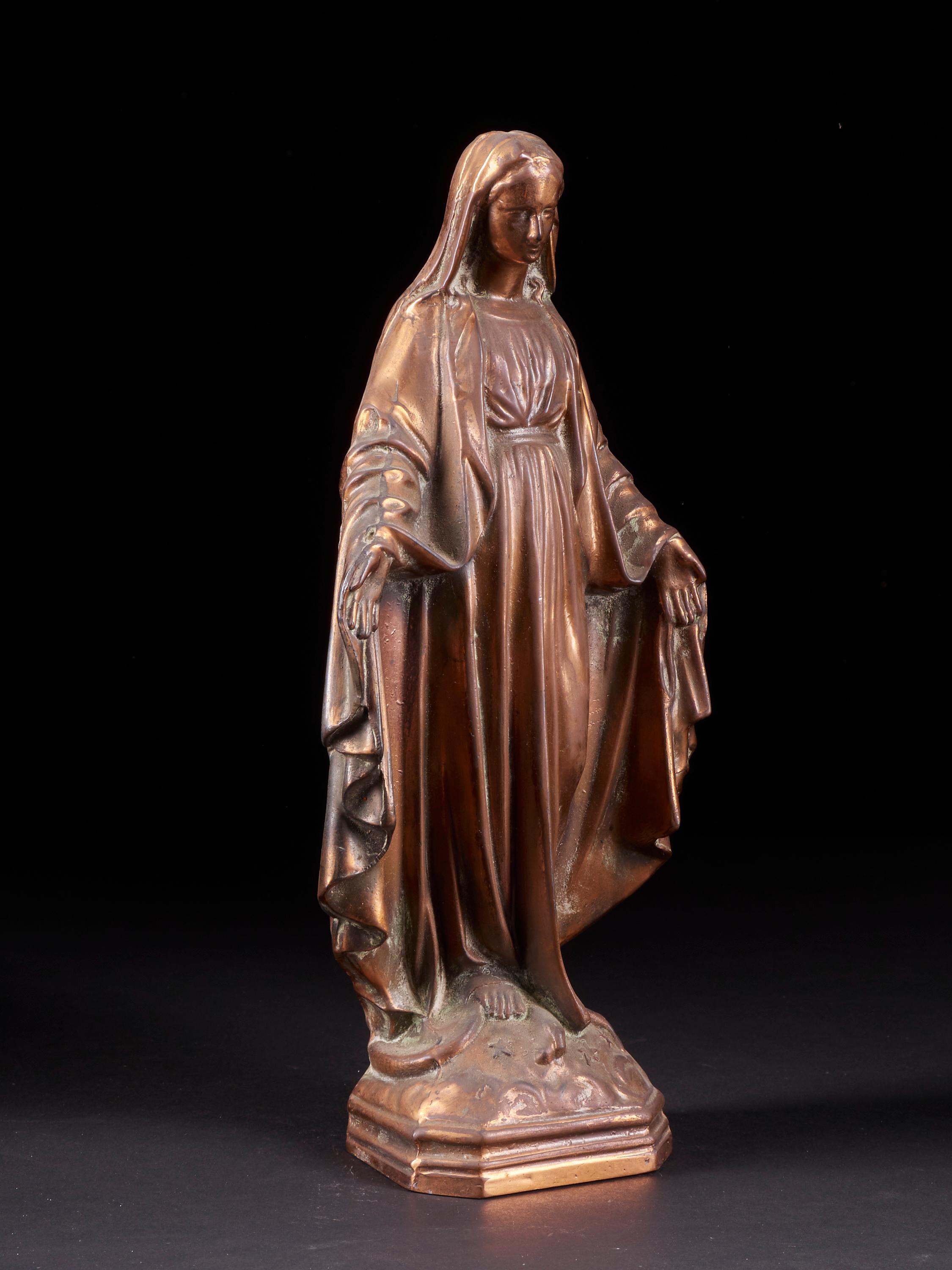 19th Century Copper Alloy Statue of Blessed Virgin Mary with Open Arms In Good Condition In Leuven , BE