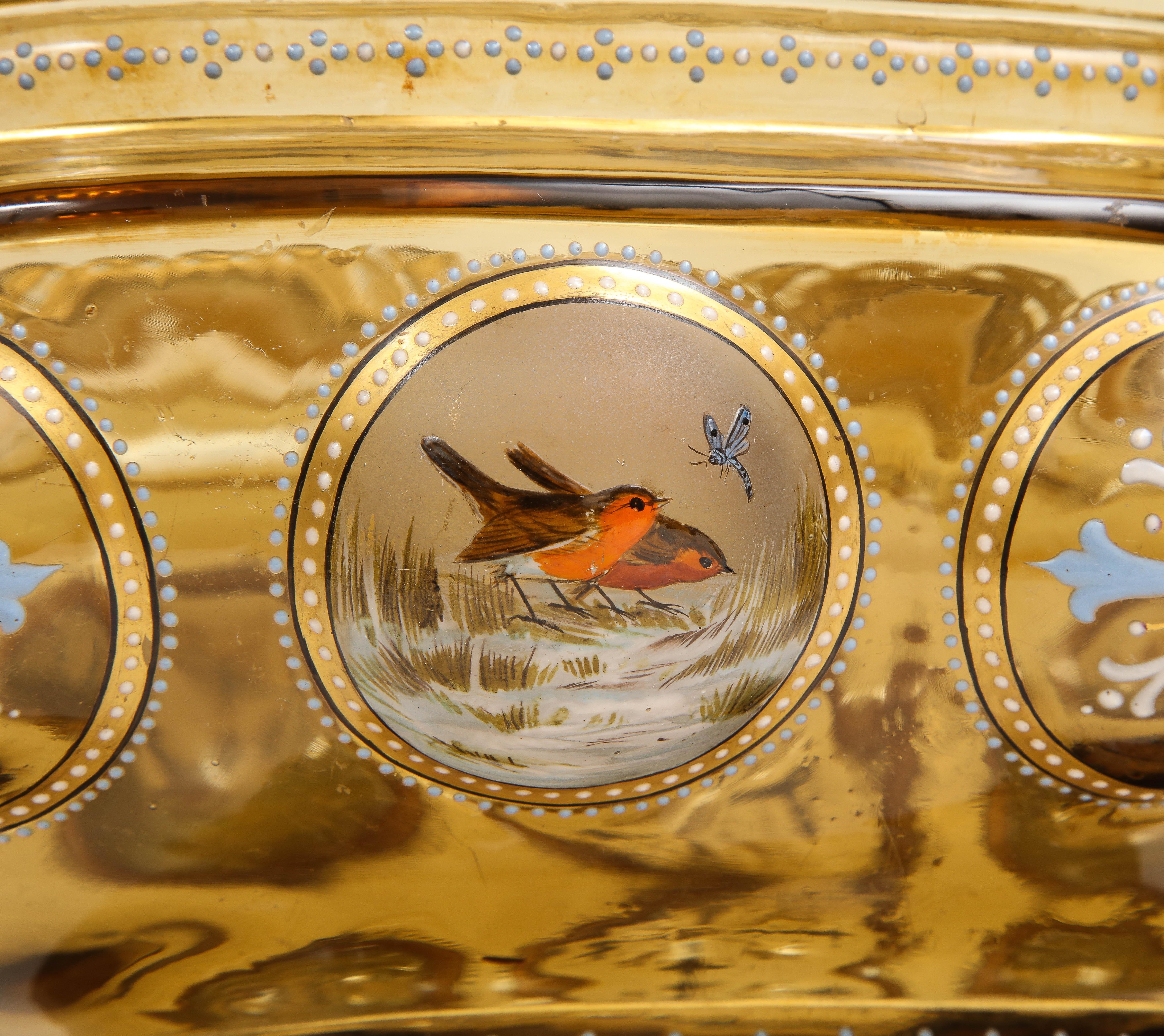 Centre de table en cristal de couleur claire et émail de Moser monté sur bronze doré du 19e siècle en vente 1