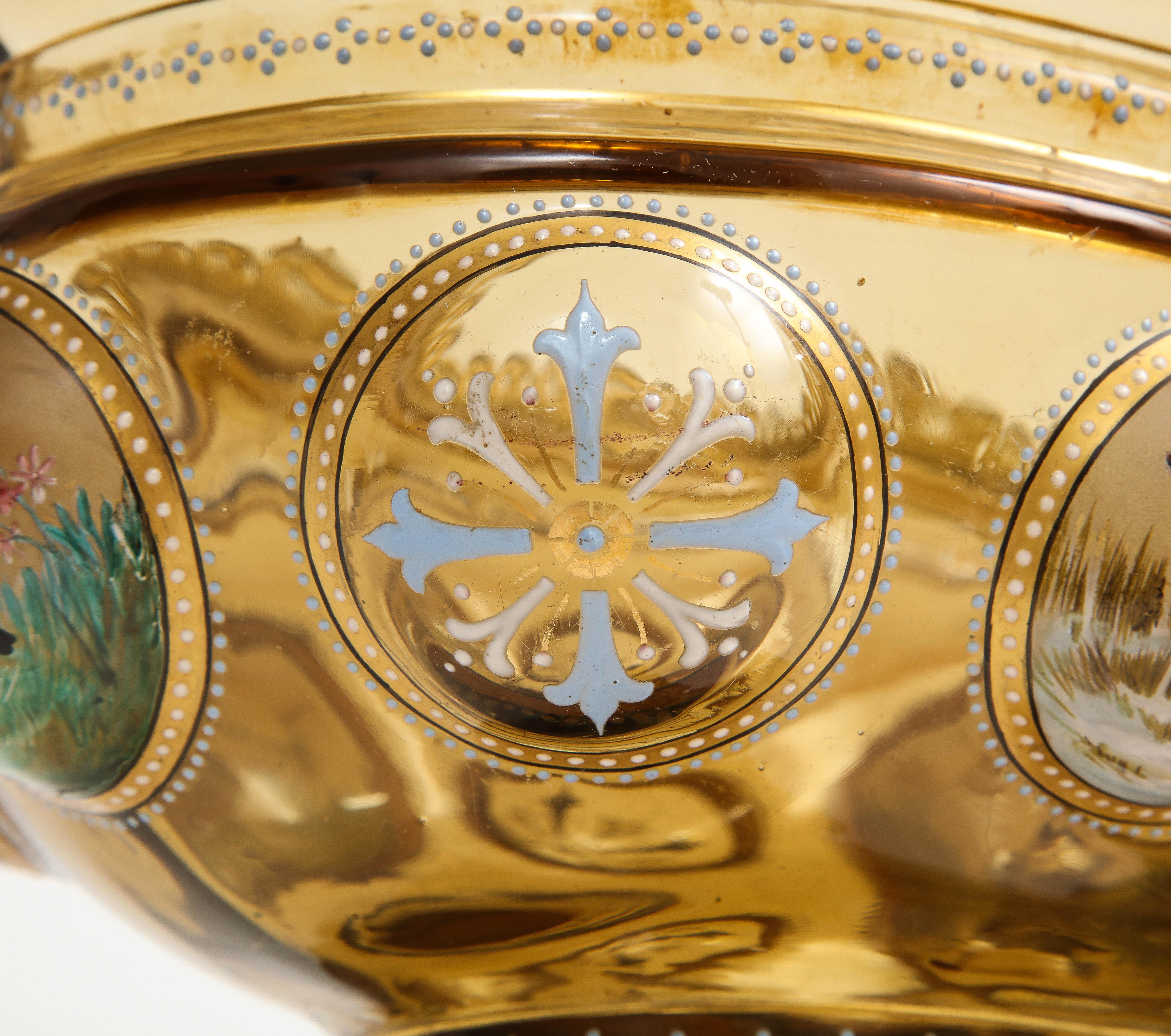 Centre de table en cristal de couleur claire et émail de Moser monté sur bronze doré du 19e siècle en vente 2