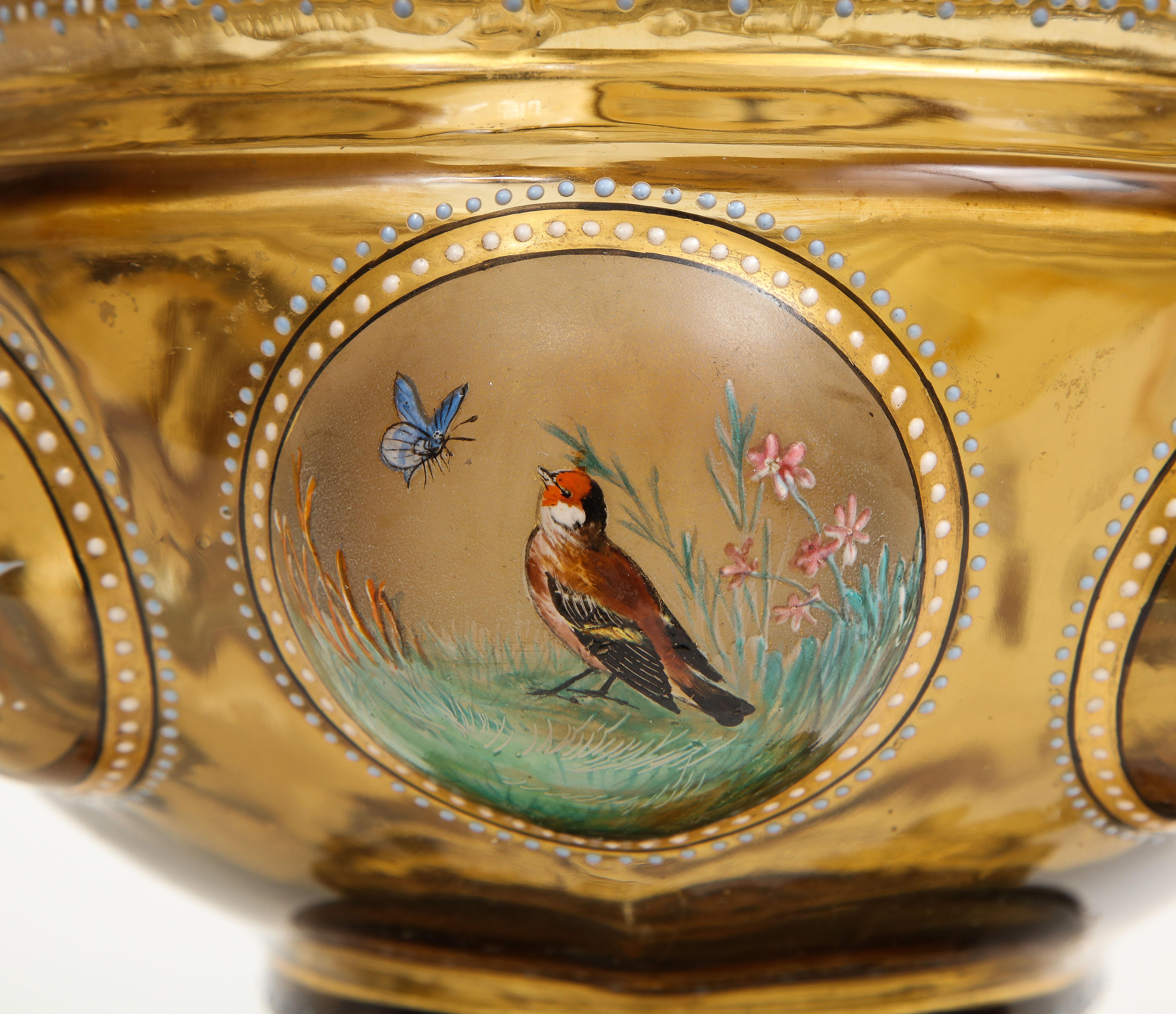 Centre de table en cristal de couleur claire et émail de Moser monté sur bronze doré du 19e siècle en vente 4