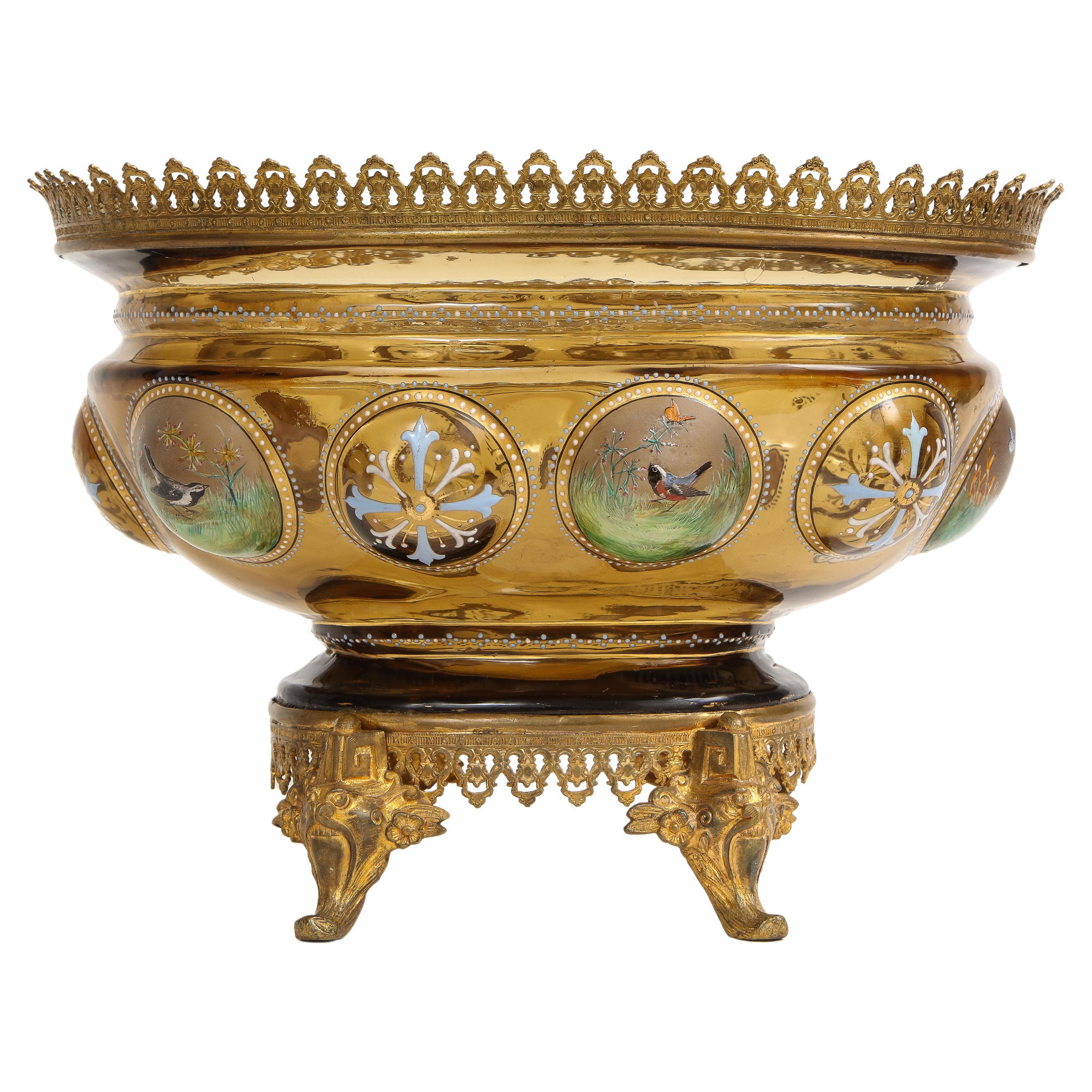 Centre de table en cristal de couleur claire et émail de Moser monté sur bronze doré du 19e siècle