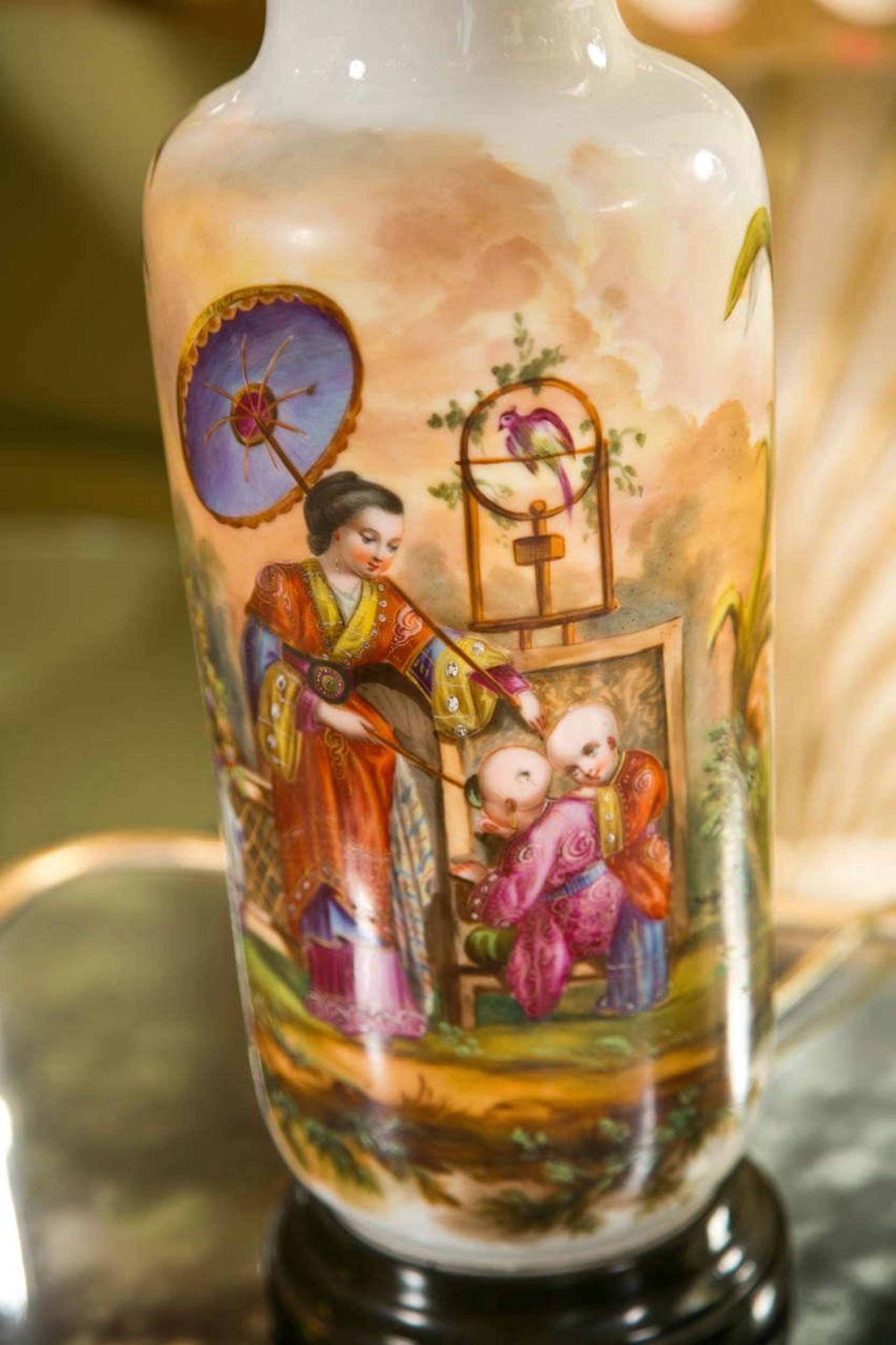 Paire de lampes en porcelaine de la Chinoiserie française du 19e siècle Bon état - En vente à Manhasset, NY
