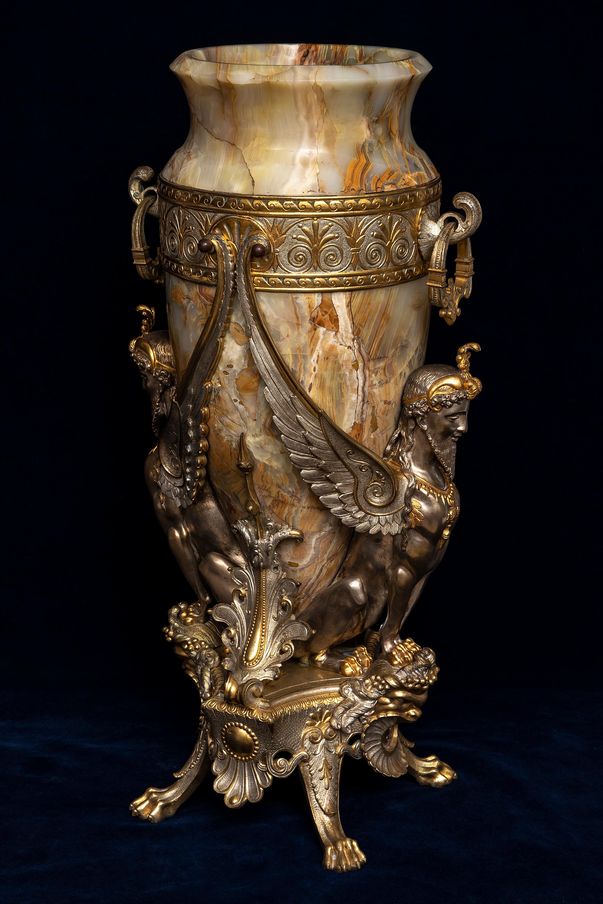 Dorato Vaso francese del 19° secolo in onice, argentato e bronzo dorato attribuito a Charpentier & C. in vendita