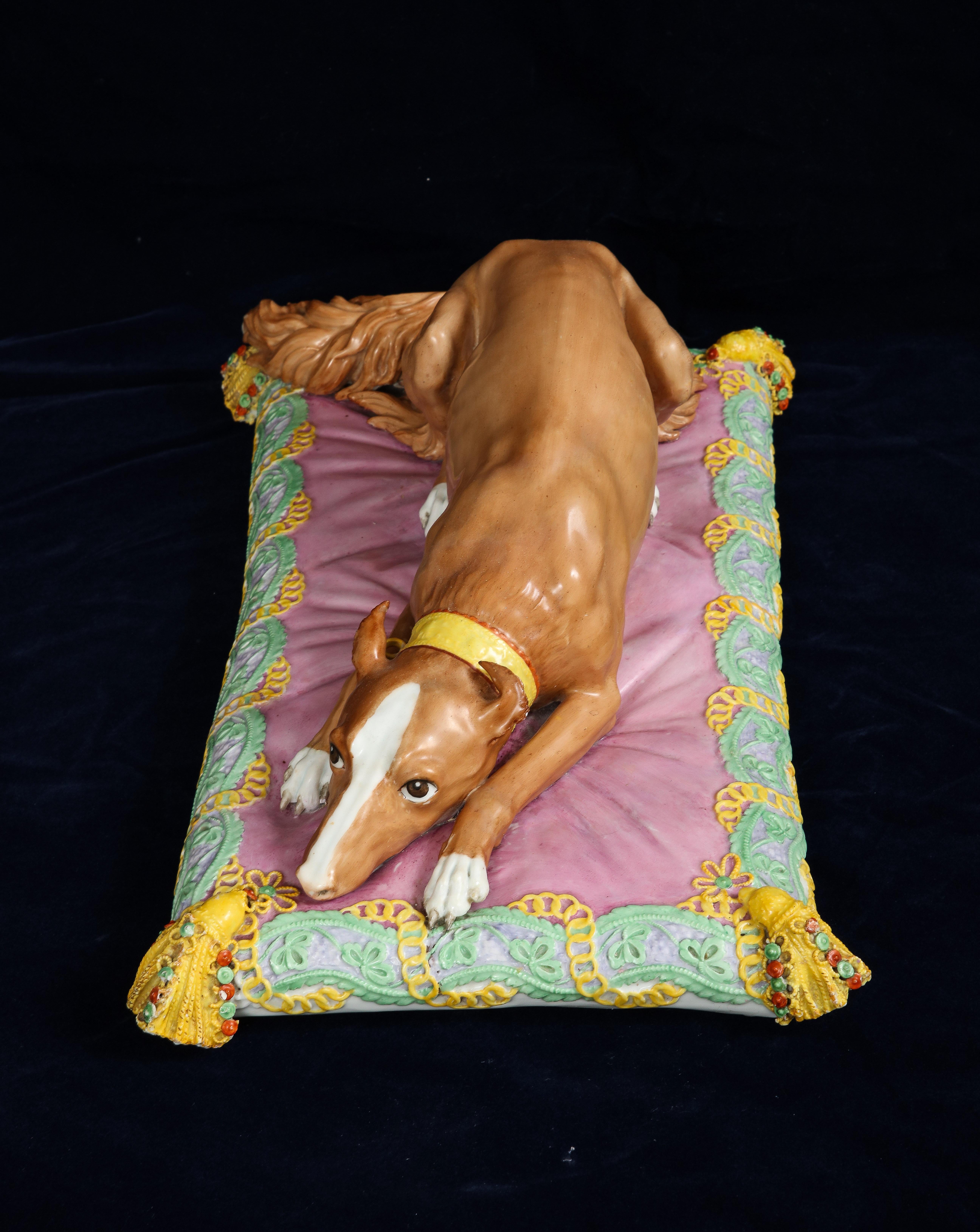 Sculpté à la main Porcelaine de Meissen du 19e siècle : Le chien préféré de l'impératrice Catherine II de Russie en vente