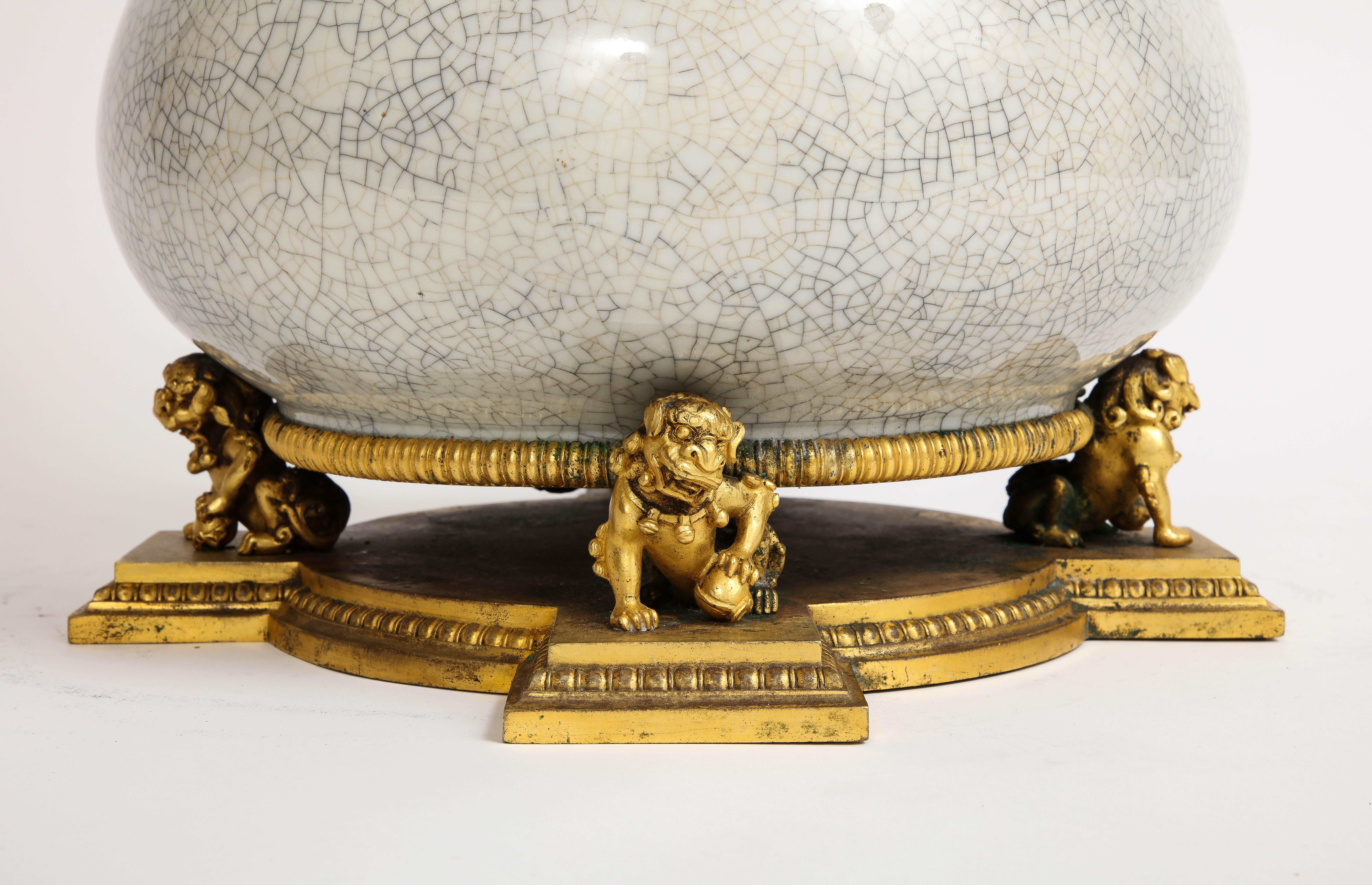 Lampe chinoise en porcelaine céladon craquelé montée en bronze doré et marquée E.F Caldwell, années 1800 en vente 2
