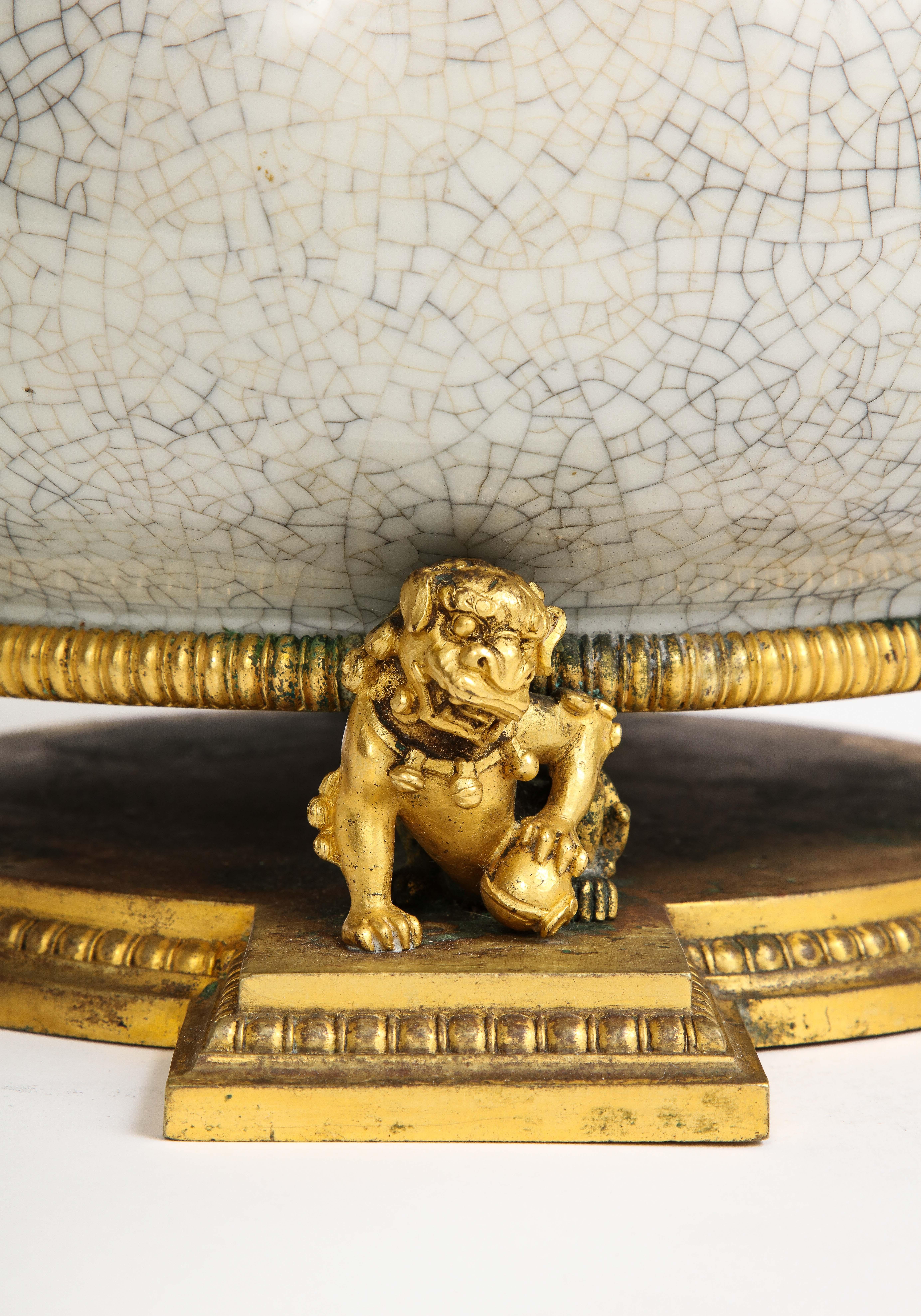 Lampe chinoise en porcelaine céladon craquelé montée en bronze doré et marquée E.F Caldwell, années 1800 en vente 3