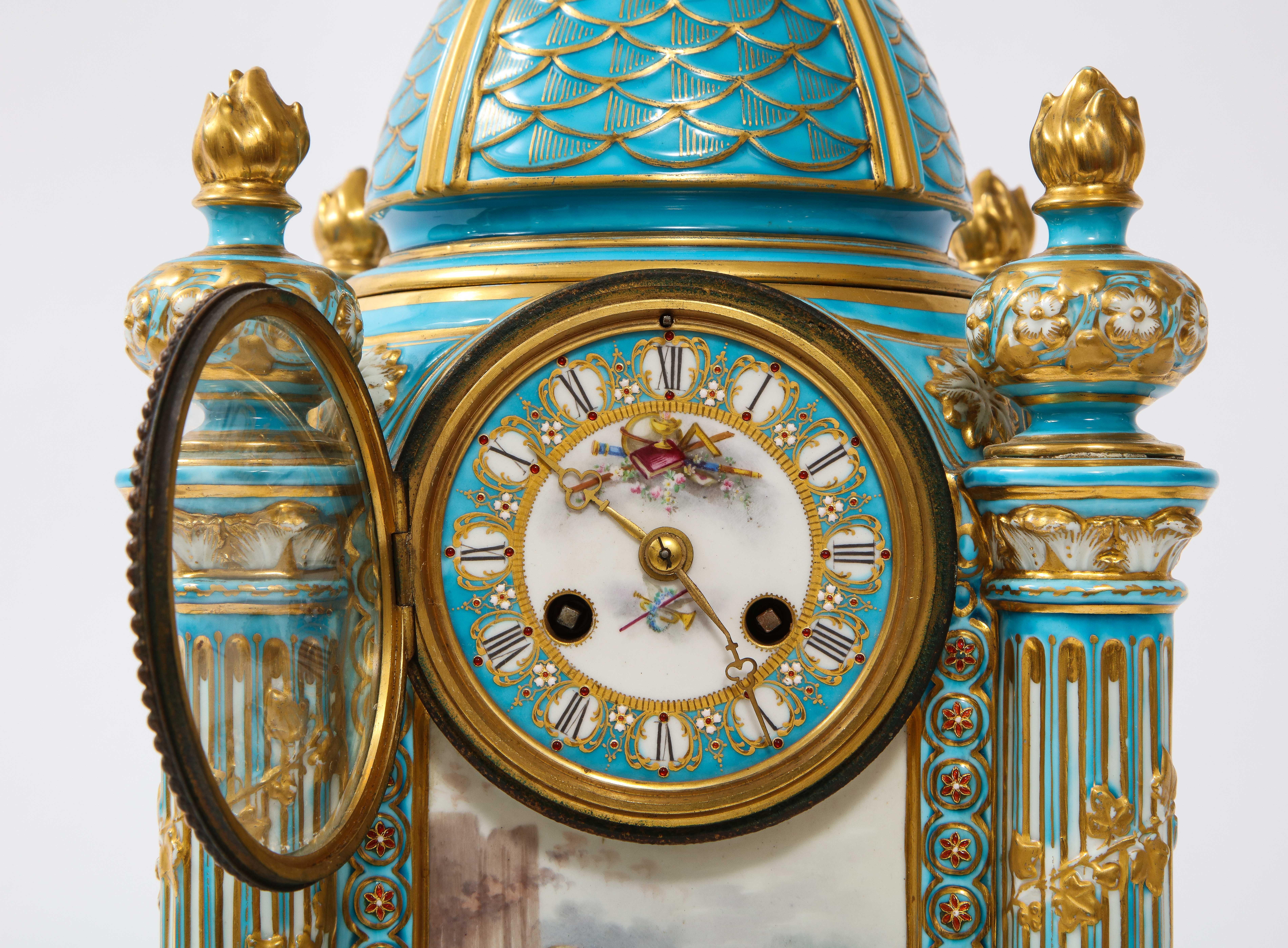 19 C Sevres Porcelana Azul Turquesa Motivo Dorado Juego de Guarnición c/ Escenas Figurales en venta 5