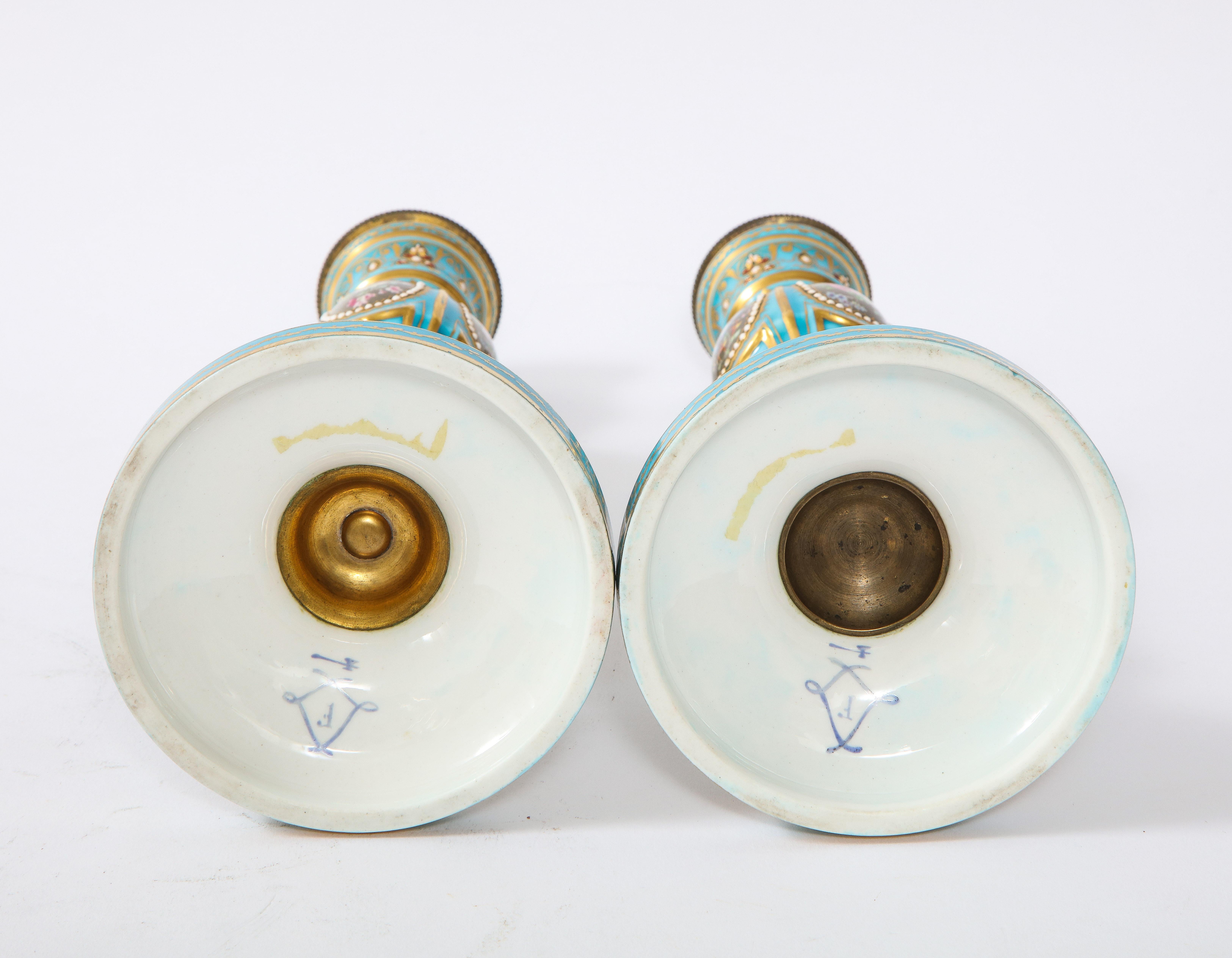 19 C Sevres Porcelana Azul Turquesa Motivo Dorado Juego de Guarnición c/ Escenas Figurales en venta 11