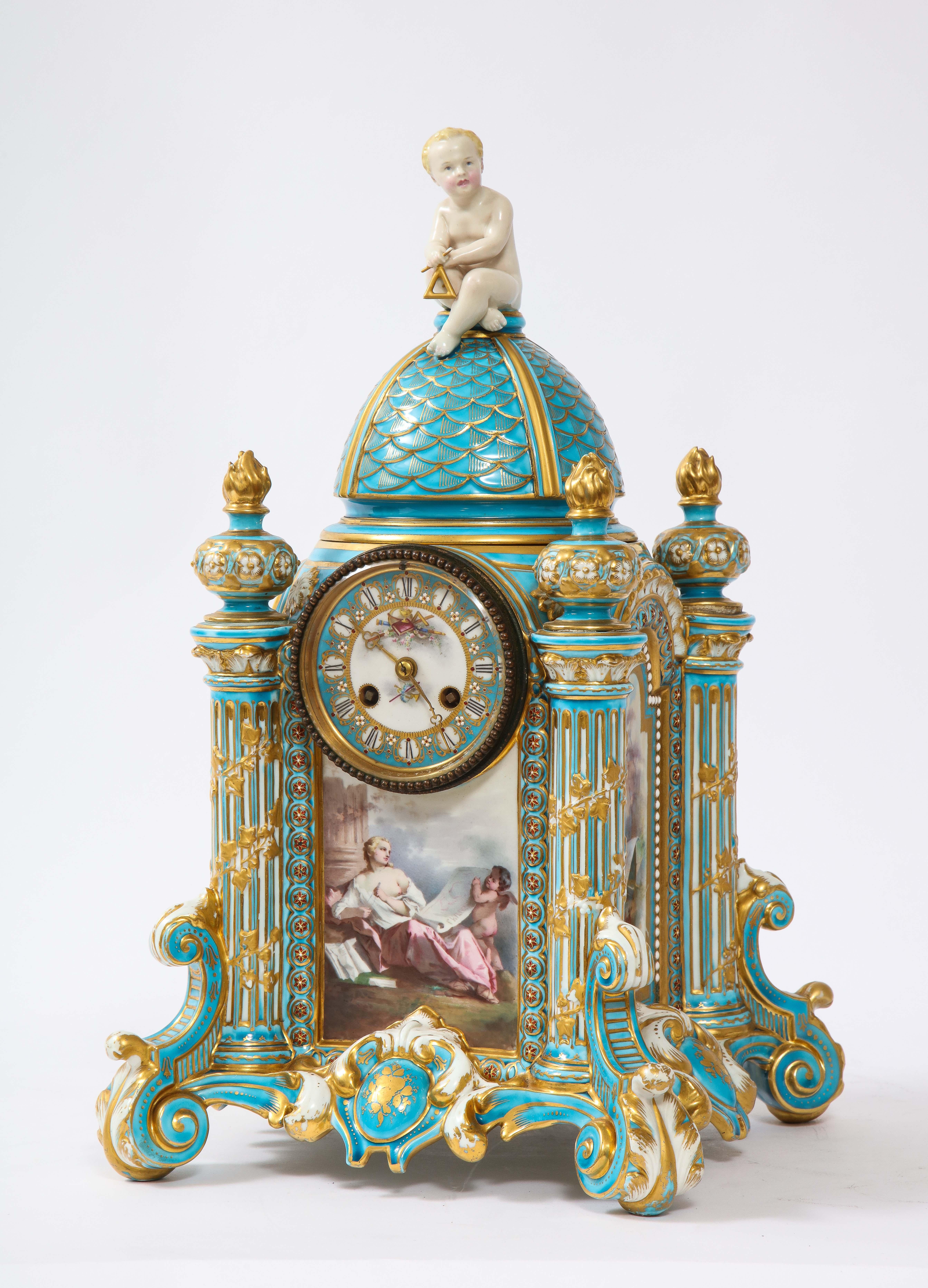 19 C Sevres Porcelana Azul Turquesa Motivo Dorado Juego de Guarnición c/ Escenas Figurales Luis XVI en venta