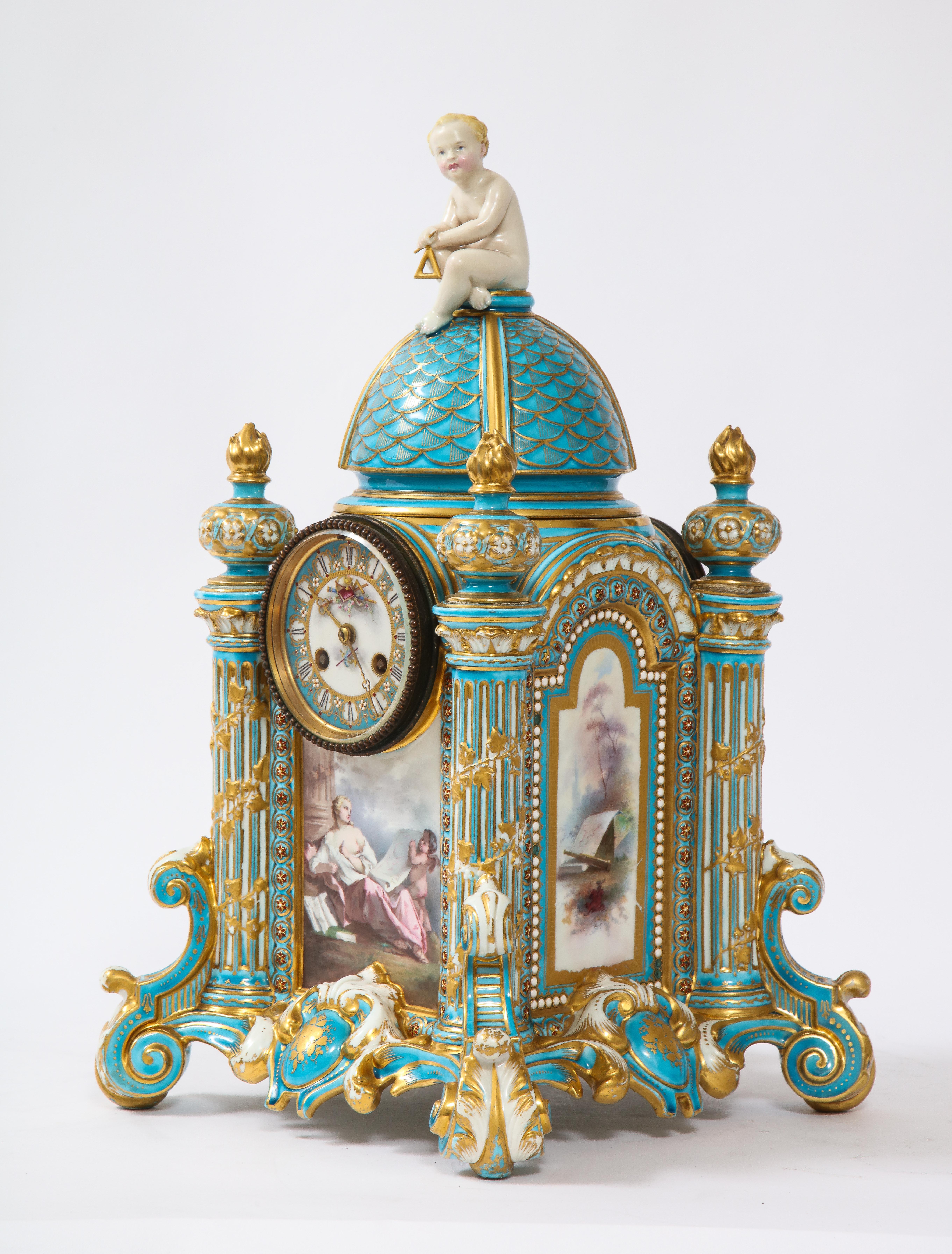 19 C Sevres Porcelana Azul Turquesa Motivo Dorado Juego de Guarnición c/ Escenas Figurales Francés en venta