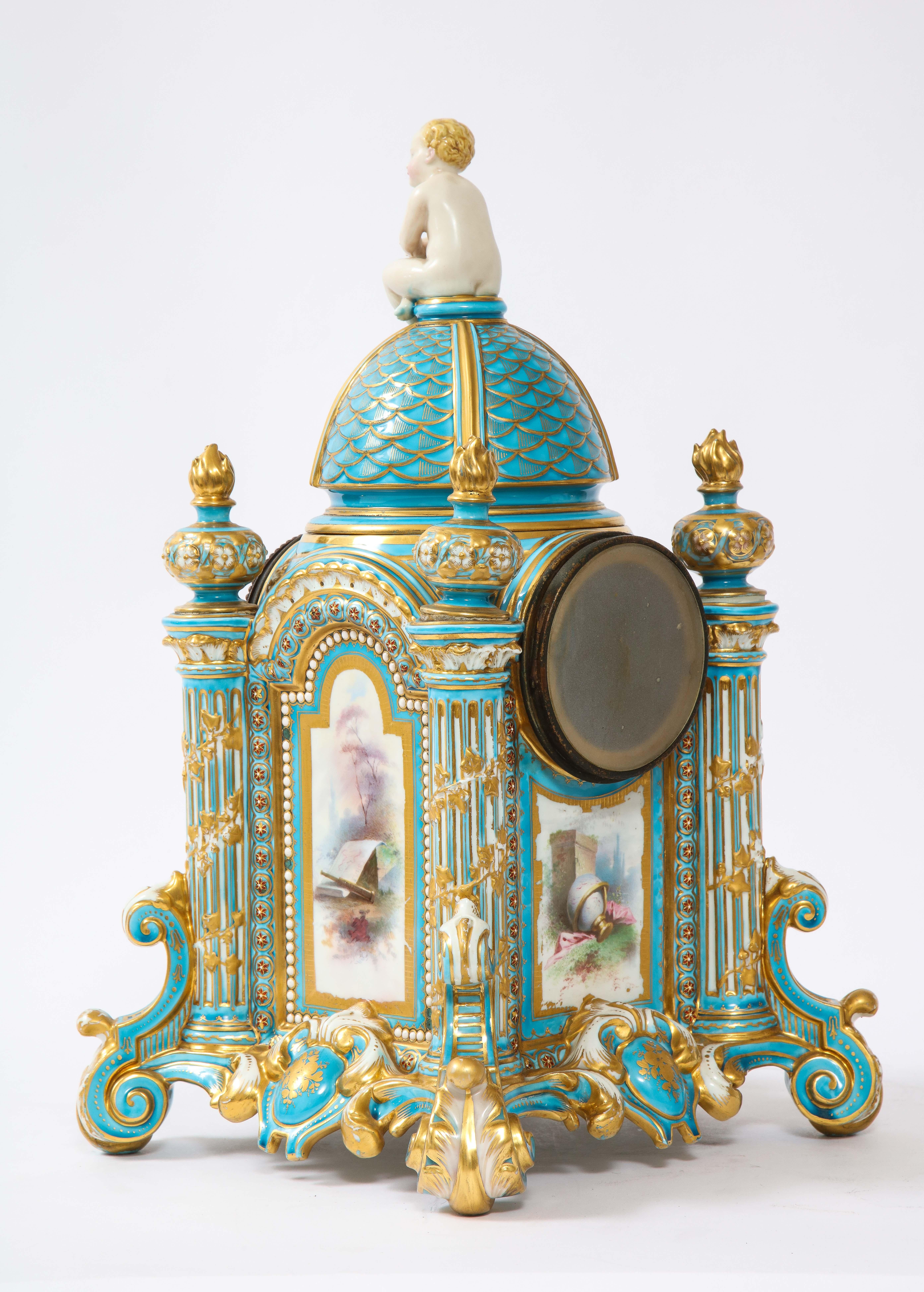 19 C Sevres Porcelana Azul Turquesa Motivo Dorado Juego de Guarnición c/ Escenas Figurales en Bueno estado para la venta en New York, NY
