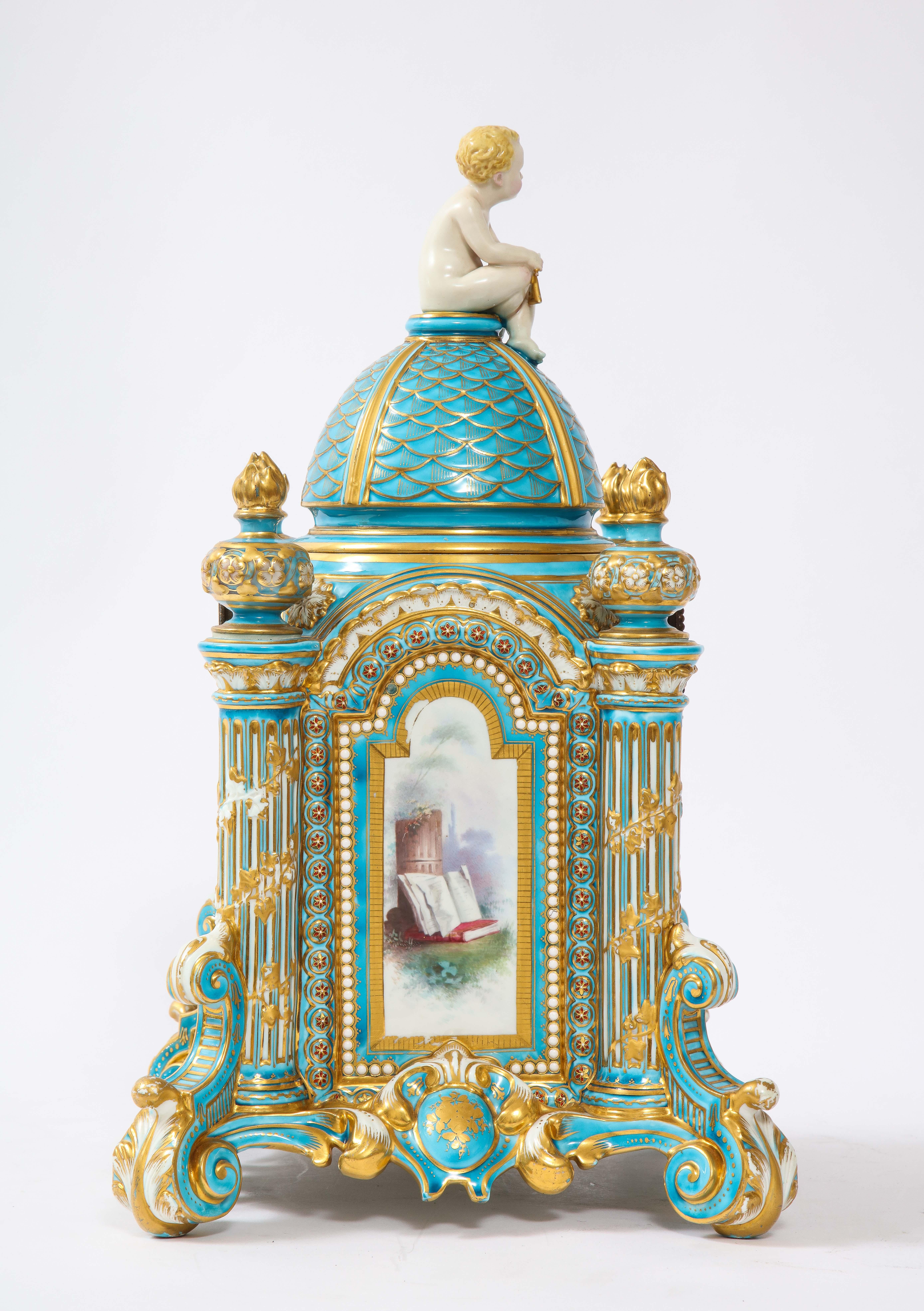 19 C Sevres Porcelana Azul Turquesa Motivo Dorado Juego de Guarnición c/ Escenas Figurales en venta 1