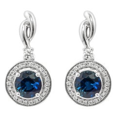 Boucles d'oreilles en or blanc 18 carats avec saphir bleu de 1,9 carat et diamants