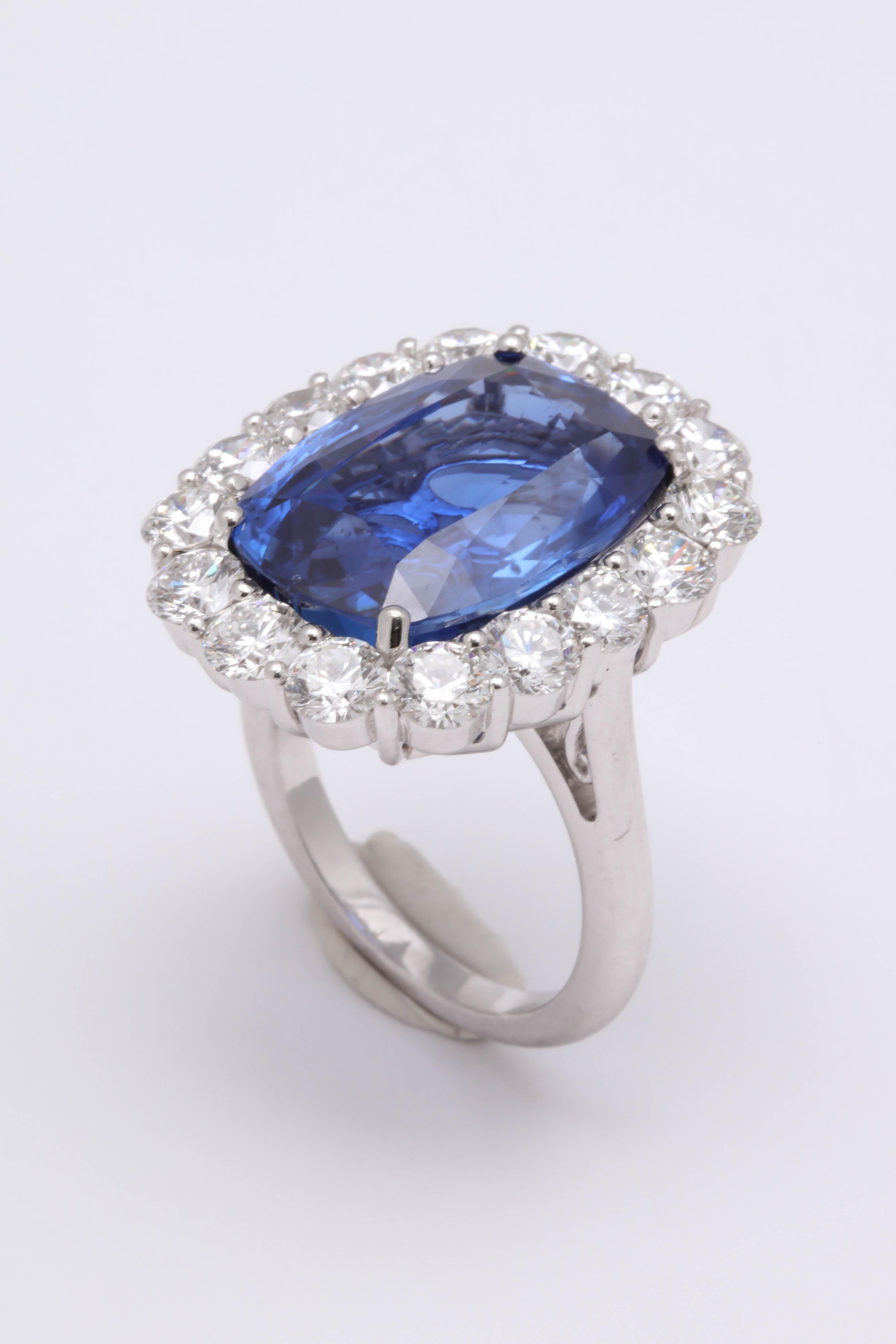 19 Carat Ceylon No Heat Sapphire and Diamond Ring In New Condition In New York, NY
