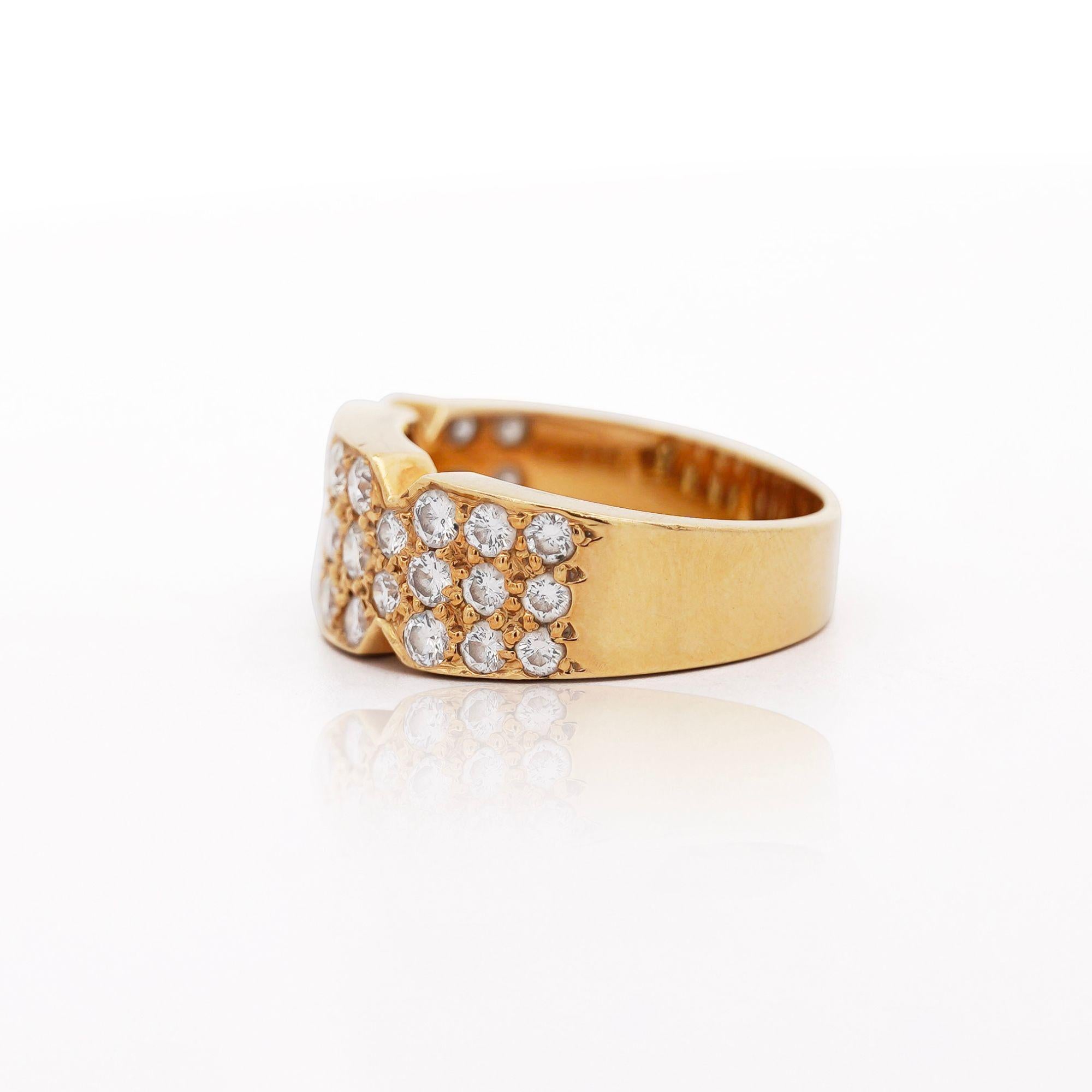 Anello a fascia curva unisex da 8,5 mm con diamante da 1,9 carati e pavé in oro 18K In condizioni ottime in vendita a Miami, FL