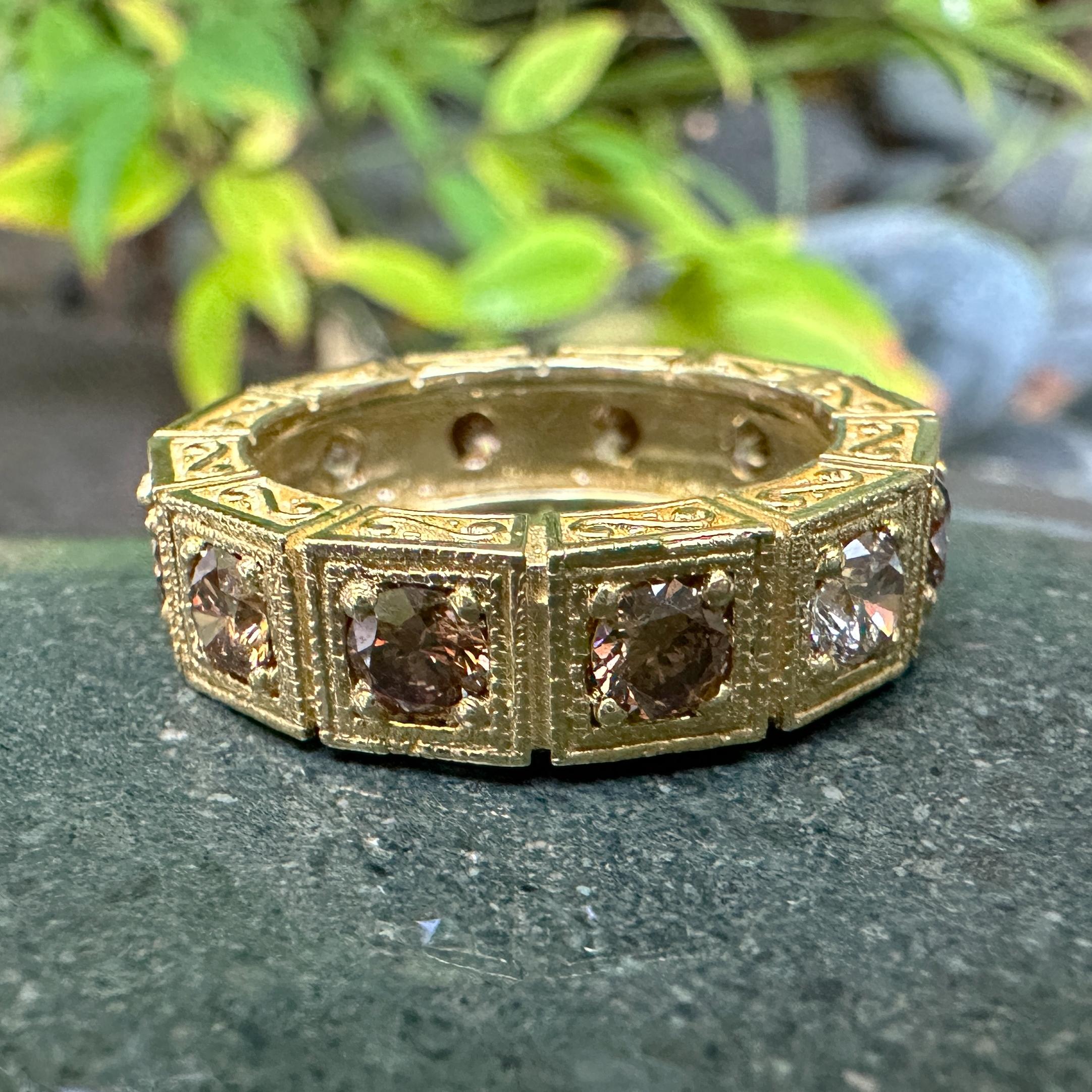 Contemporary 1.9 Carat Eternity Ring in Yellow Gold with Twelve Mixed Brown & White Diamonds For Sale