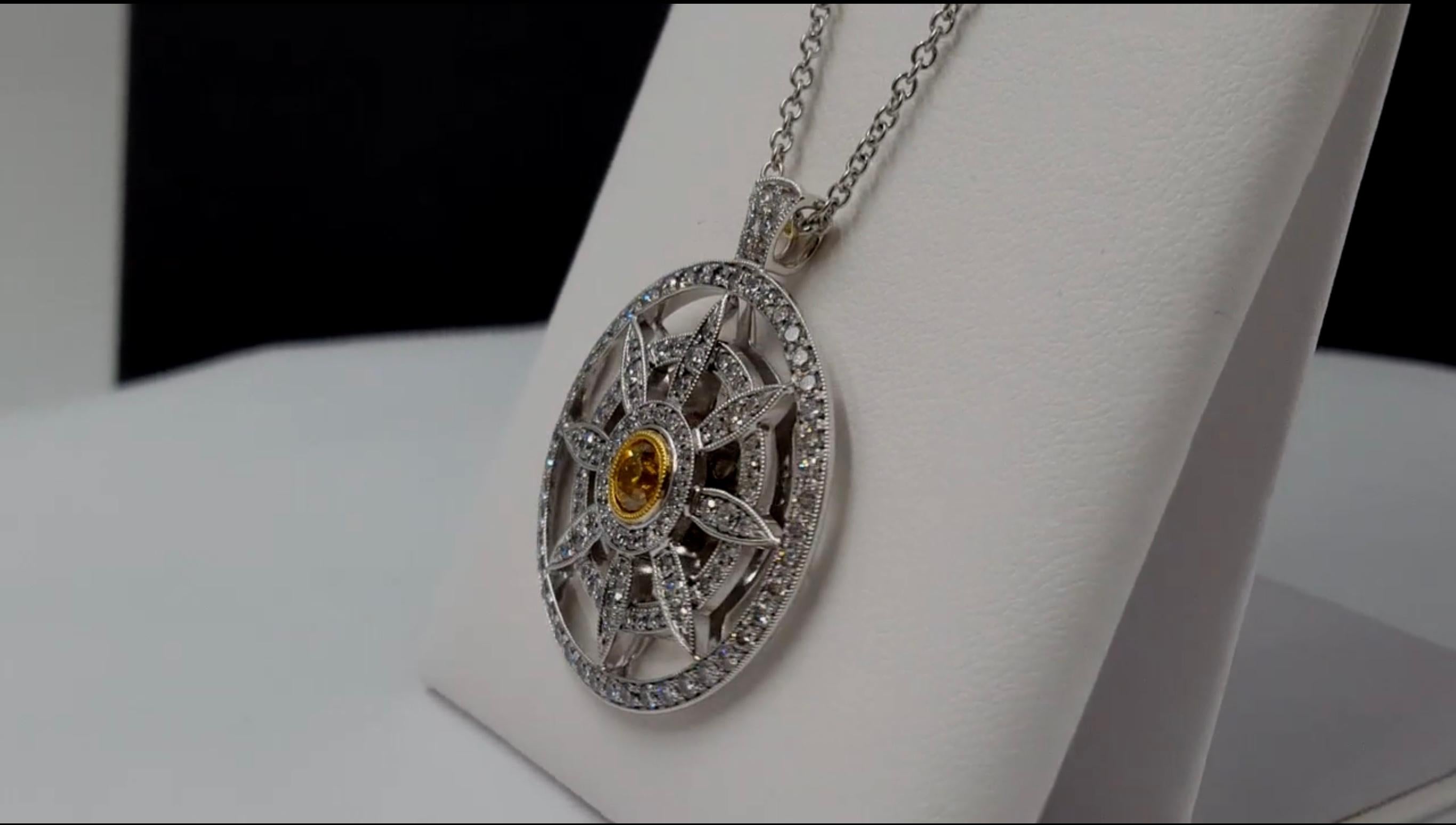 Taglio rotondo Collana con ciondolo di diamanti bianchi e gialli da 1,9 carati in oro 18 carati con certificazione GIA in vendita
