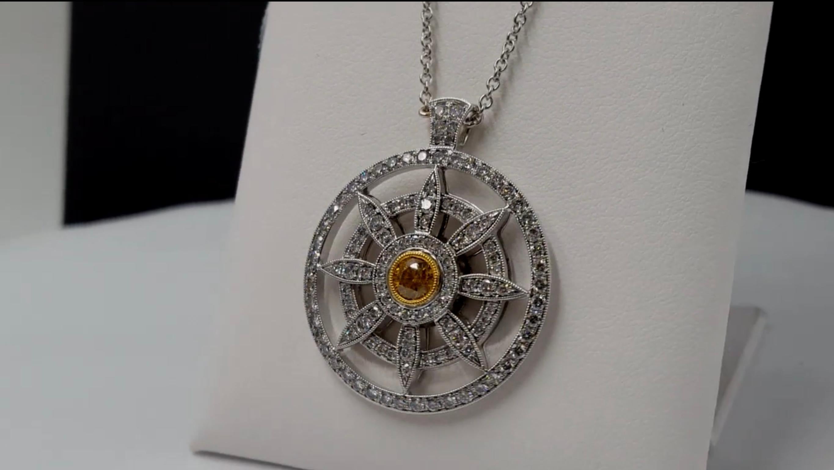 Collana con ciondolo di diamanti bianchi e gialli da 1,9 carati in oro 18 carati con certificazione GIA In condizioni Nuovo in vendita a New York, NY