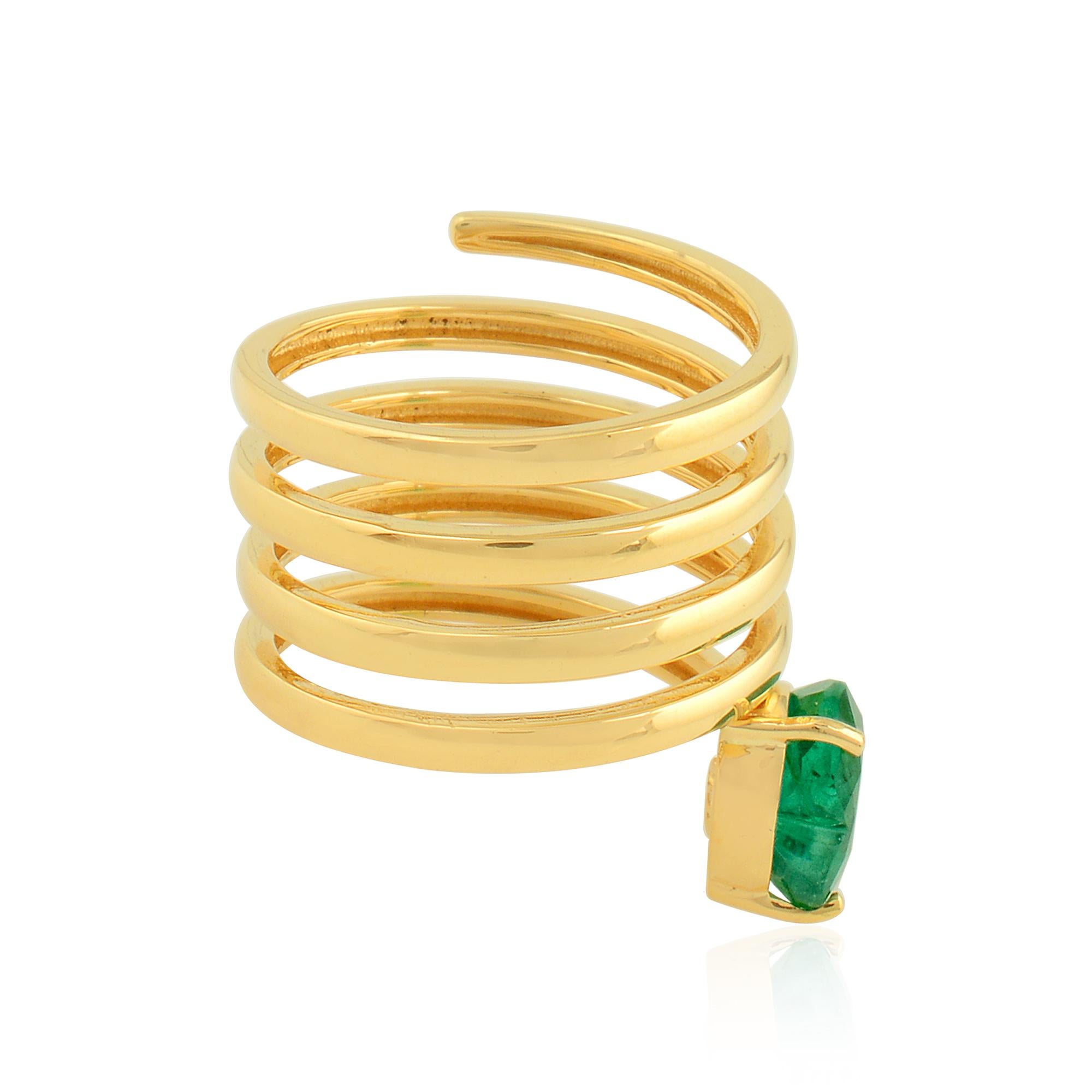 For Sale:  1.9 Carat Heart Natural Emerald Gemstone Spiral Ring 18 Karat Yellow Gold 3