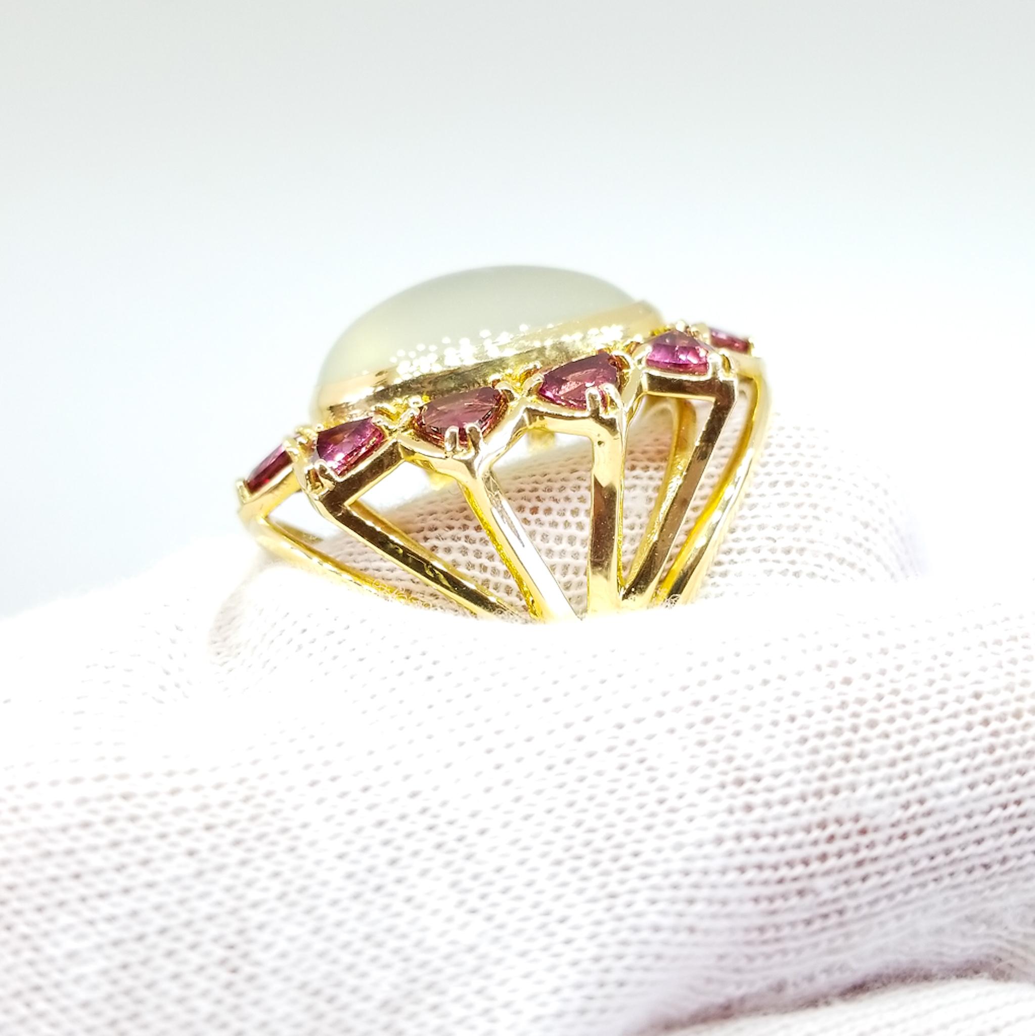 19+ Carat Moonstone 5.7 Carat Rhodolite Garnet Contemporary Statement Ring 18KY For Sale 7